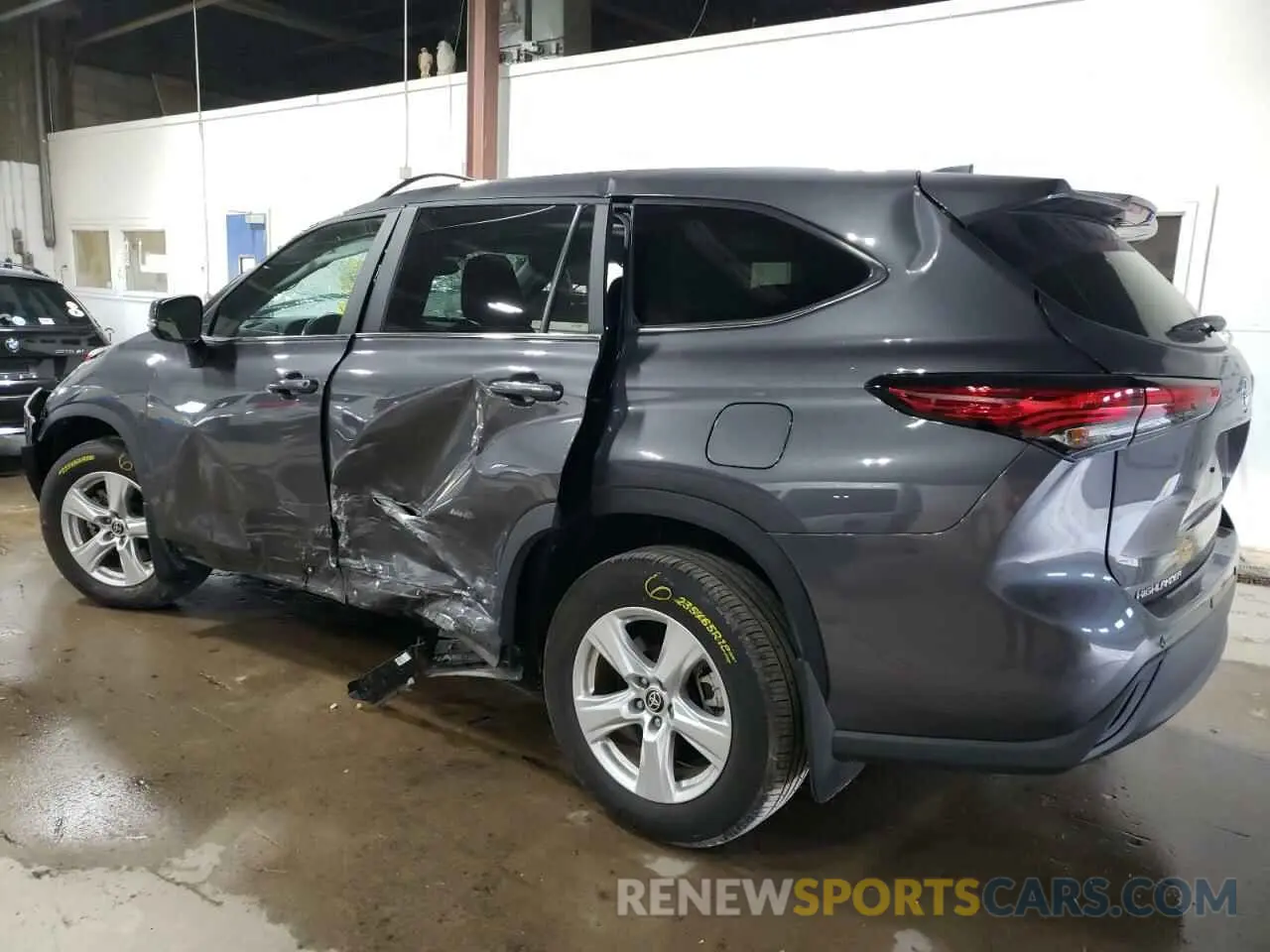 2 fotografías del automóvil dañado 5TDKDRAH0PS018883 TOYOTA HIGHLANDER 2023