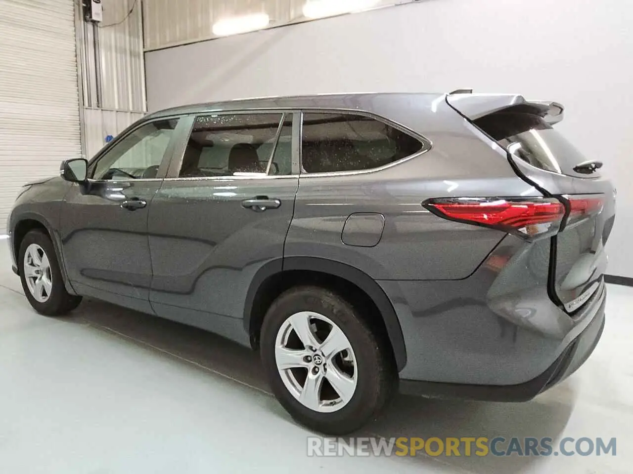 2 fotografías del automóvil dañado 5TDKDRAH0PS502052 TOYOTA HIGHLANDER 2023