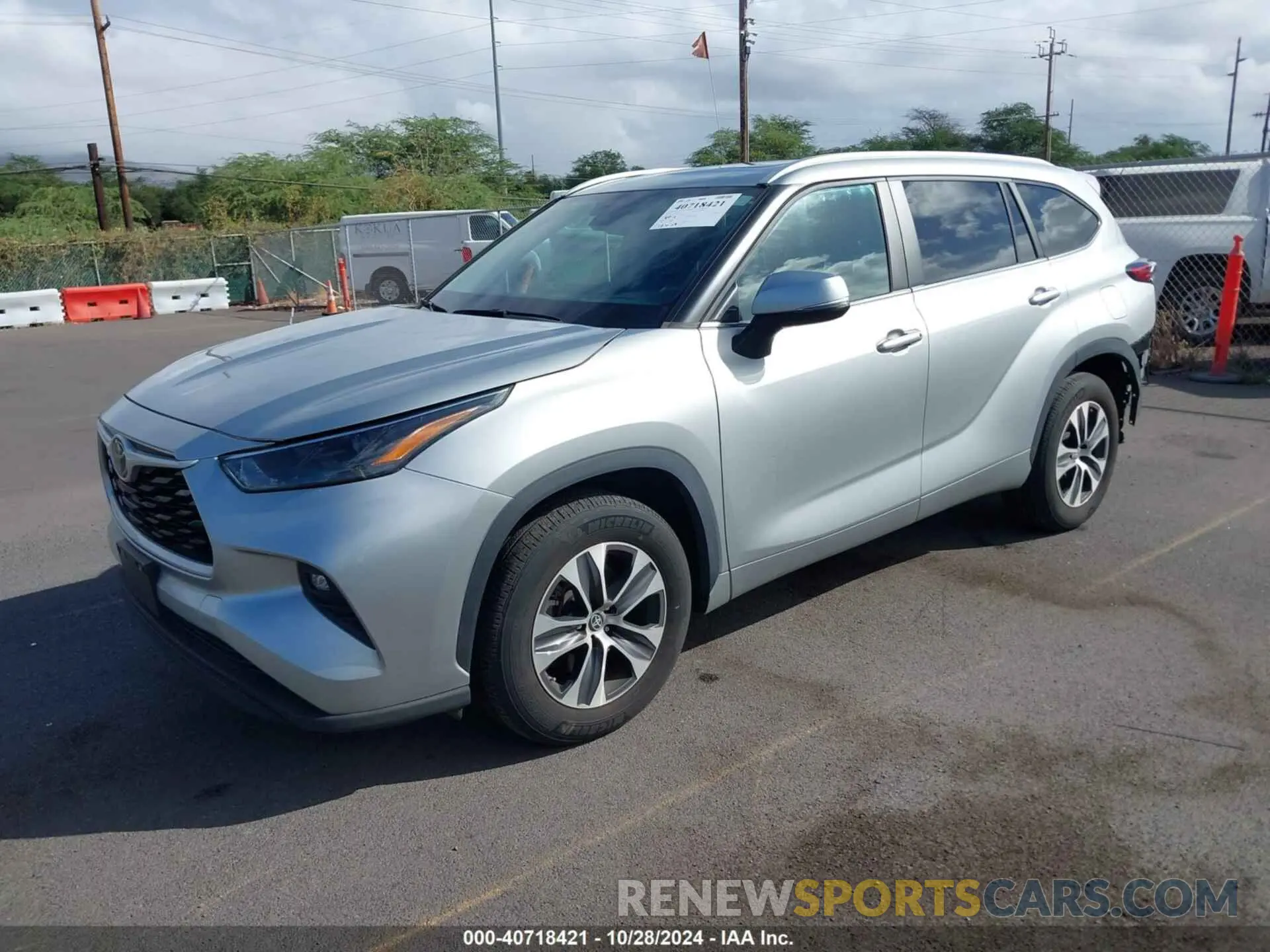 2 fotografías del automóvil dañado 5TDKDRAH0PS505436 TOYOTA HIGHLANDER 2023