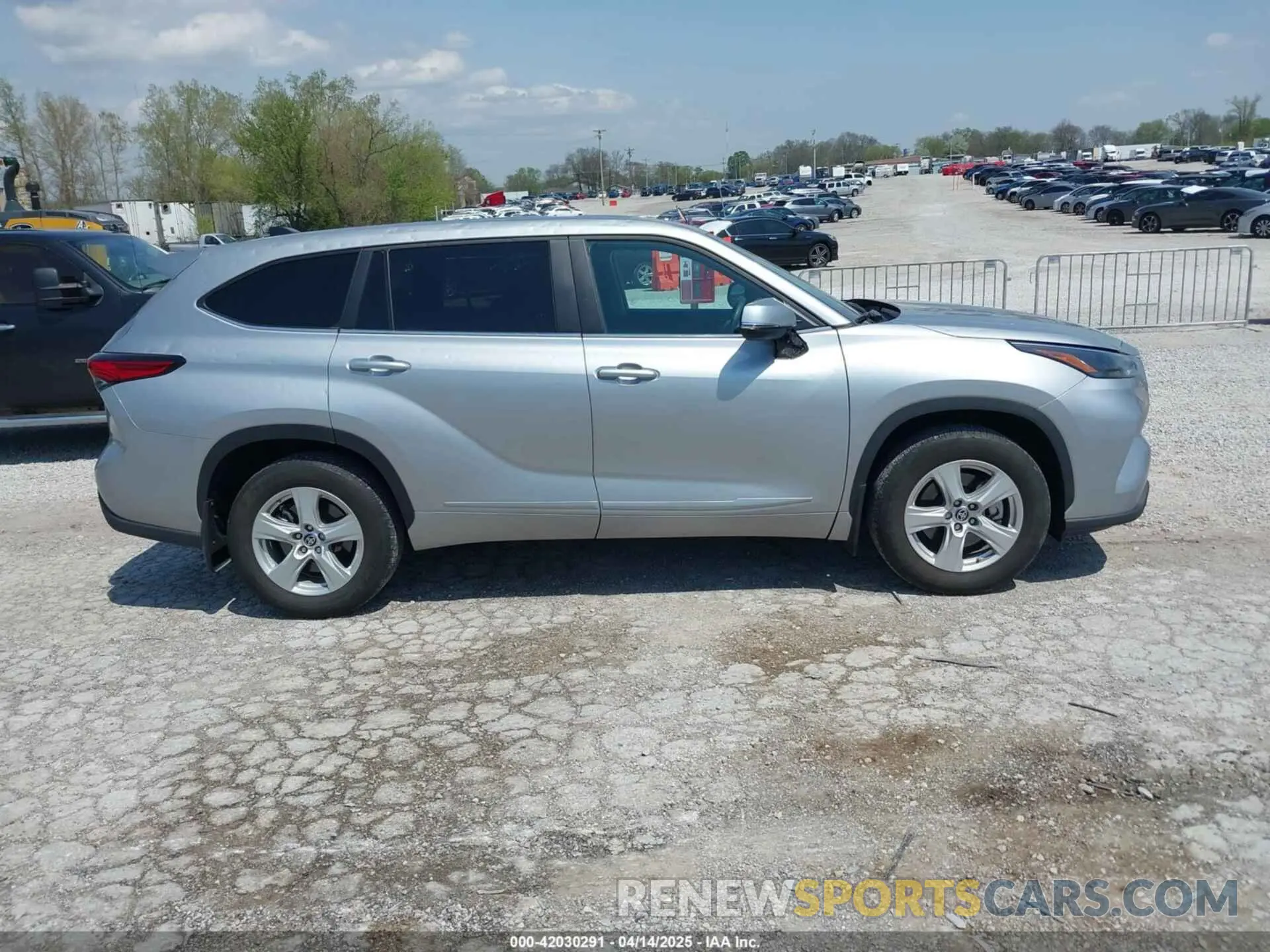 13 fotografías del automóvil dañado 5TDKDRAH1PS048393 TOYOTA HIGHLANDER 2023