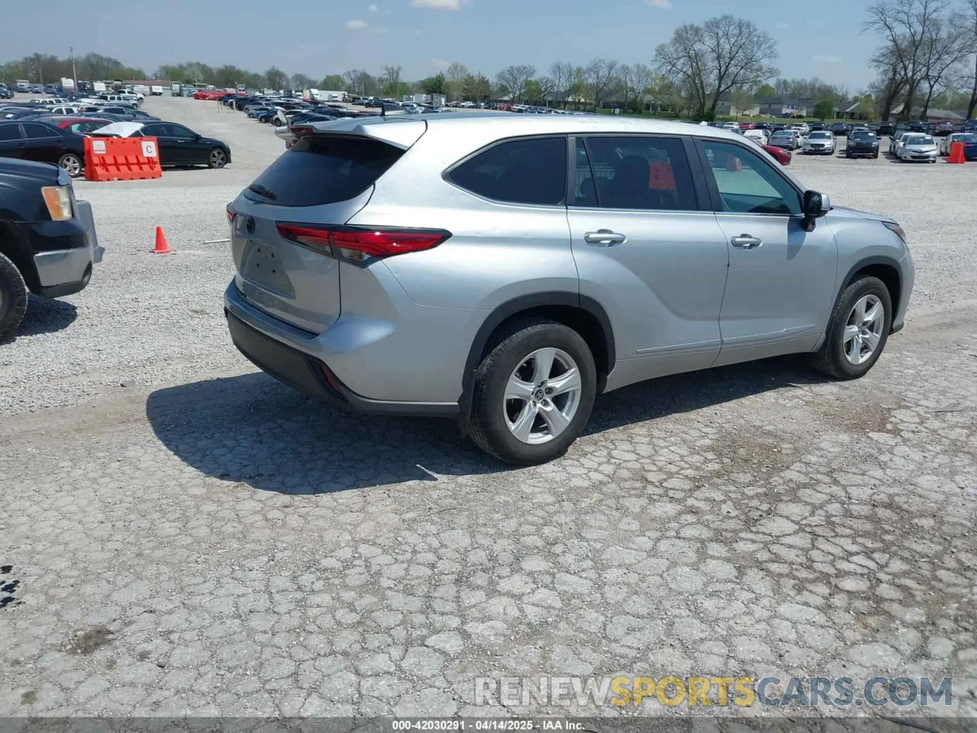 4 fotografías del automóvil dañado 5TDKDRAH1PS048393 TOYOTA HIGHLANDER 2023