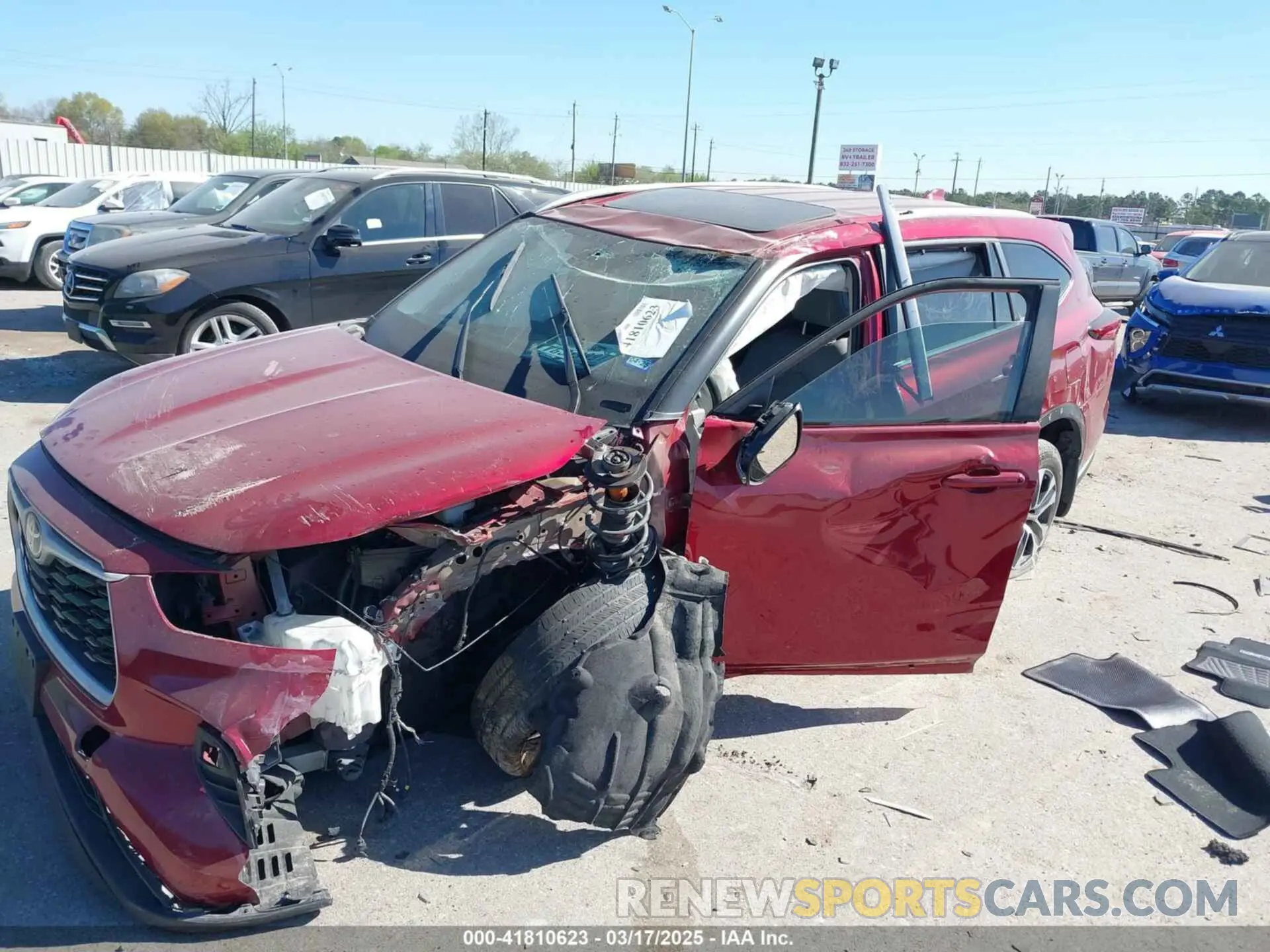 2 fotografías del automóvil dañado 5TDKDRAH2PS035765 TOYOTA HIGHLANDER 2023