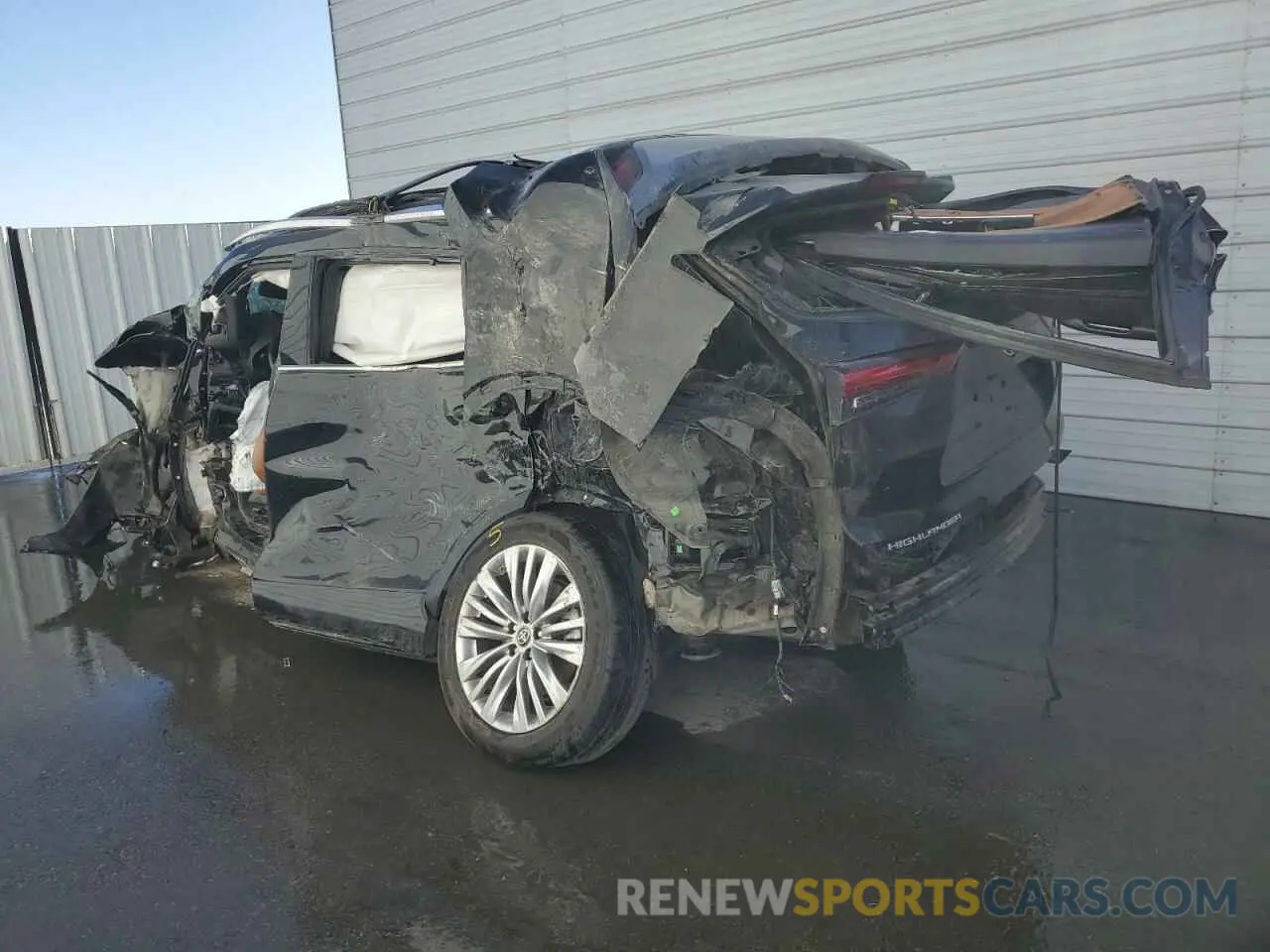 2 fotografías del automóvil dañado 5TDKDRAH2PS036107 TOYOTA HIGHLANDER 2023
