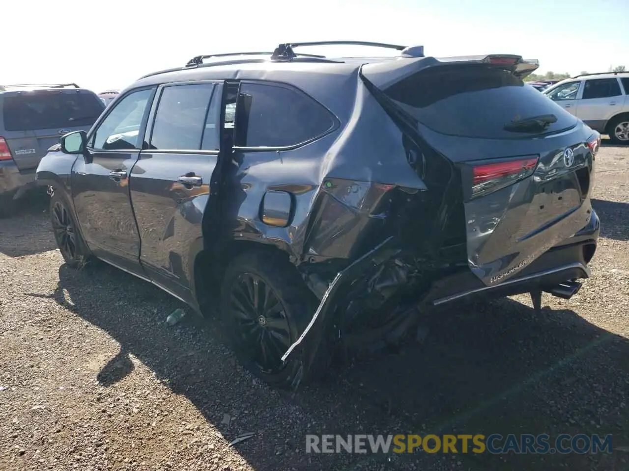 2 fotografías del automóvil dañado 5TDKDRAH2PS508645 TOYOTA HIGHLANDER 2023