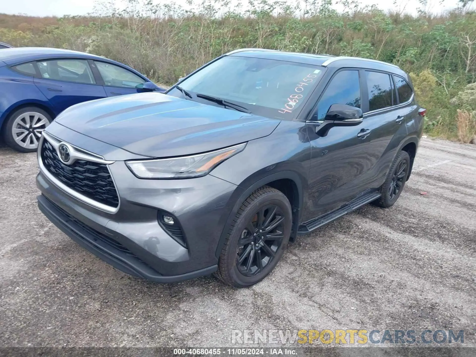 2 fotografías del automóvil dañado 5TDKDRAH2PS519435 TOYOTA HIGHLANDER 2023