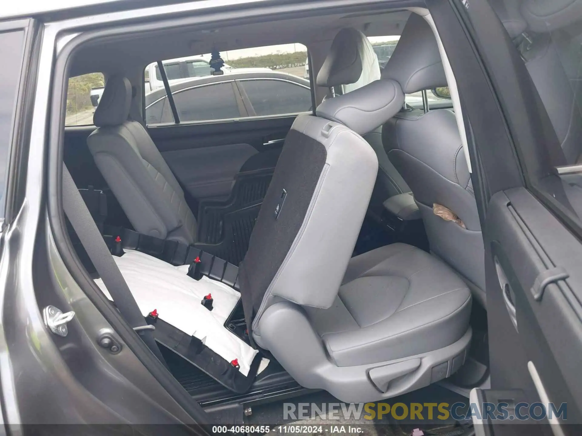 8 fotografías del automóvil dañado 5TDKDRAH2PS519435 TOYOTA HIGHLANDER 2023