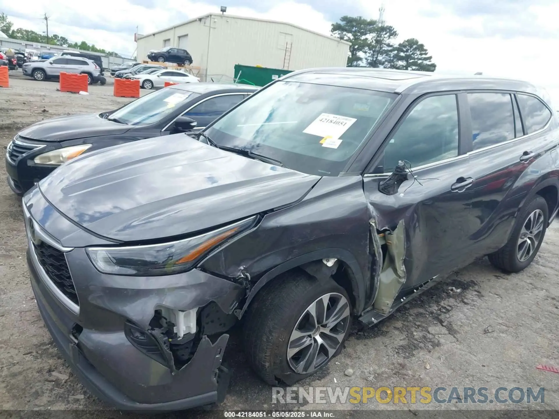2 fotografías del automóvil dañado 5TDKDRAH3PS013161 TOYOTA HIGHLANDER 2023