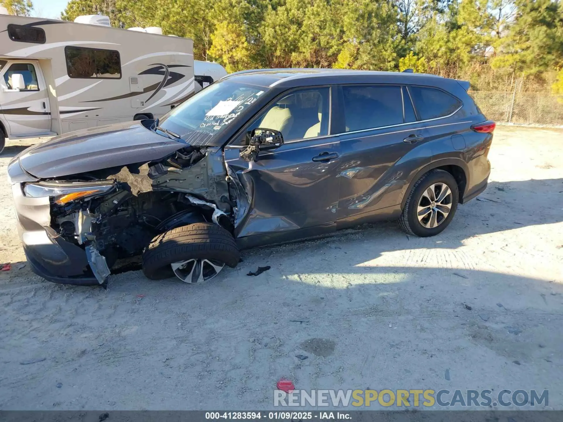 2 fotografías del automóvil dañado 5TDKDRAH4PS017218 TOYOTA HIGHLANDER 2023