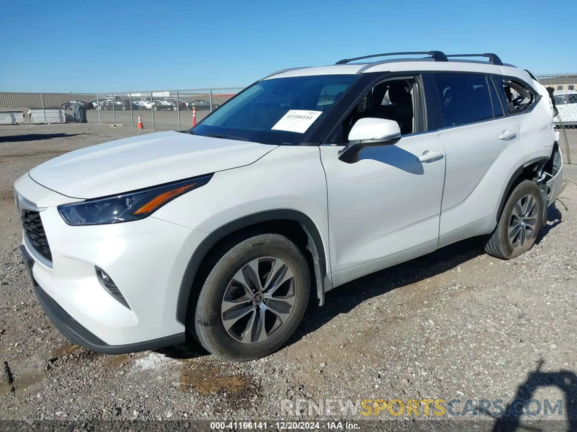 2 fotografías del automóvil dañado 5TDKDRAH4PS025609 TOYOTA HIGHLANDER 2023