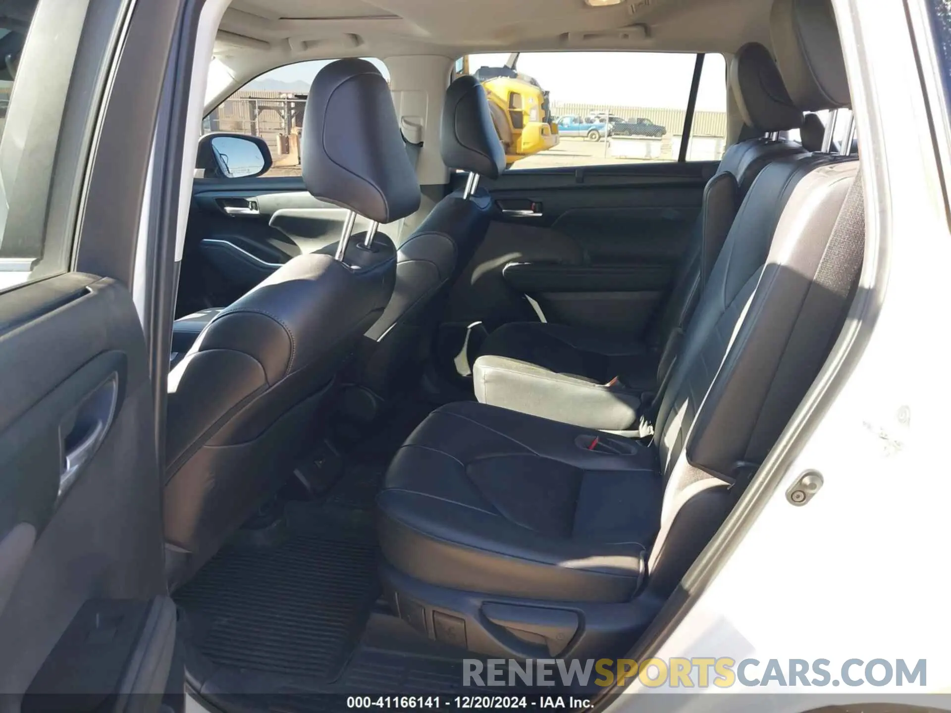 8 fotografías del automóvil dañado 5TDKDRAH4PS025609 TOYOTA HIGHLANDER 2023