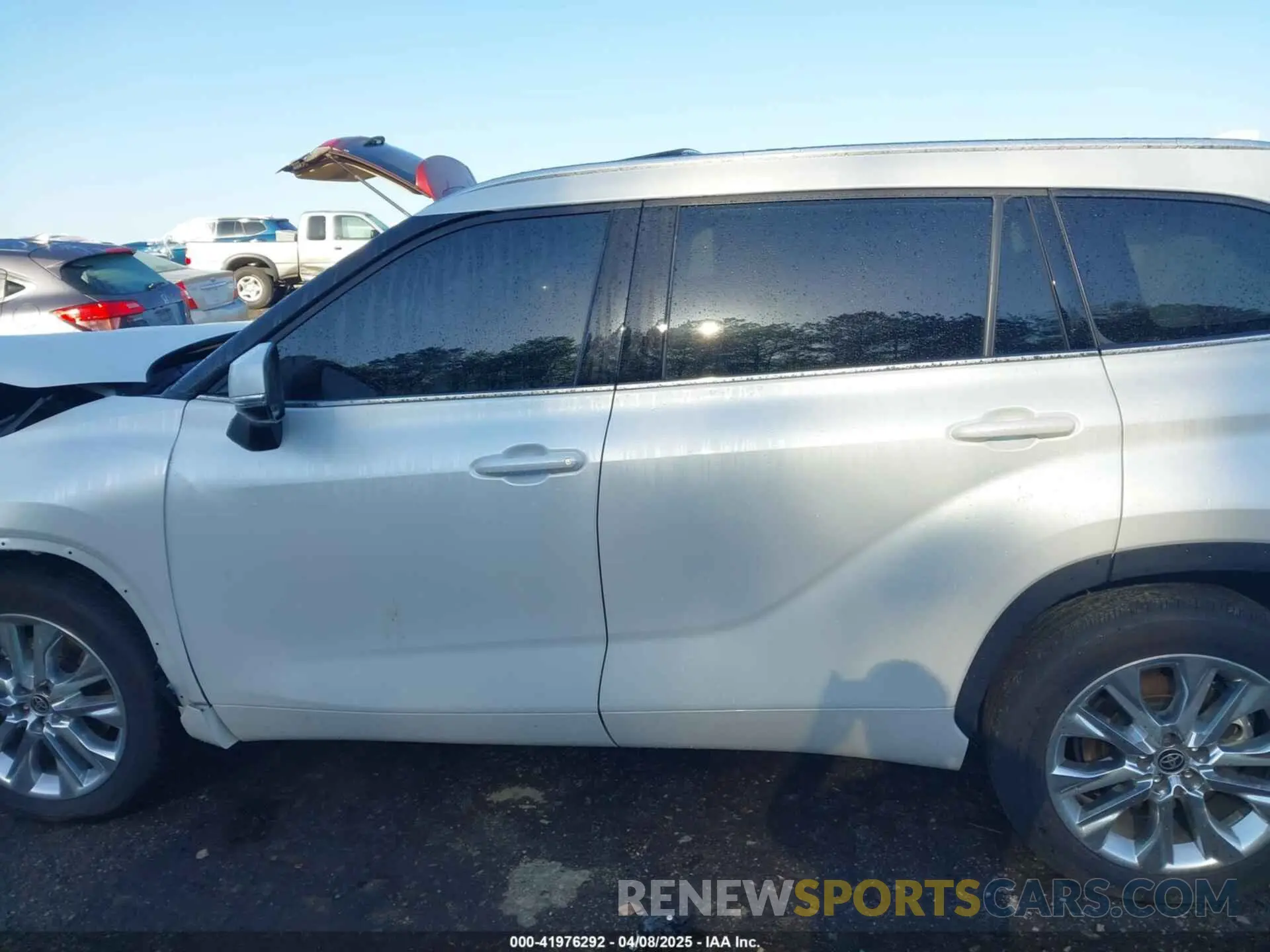 14 fotografías del automóvil dañado 5TDKDRAH5PS005966 TOYOTA HIGHLANDER 2023