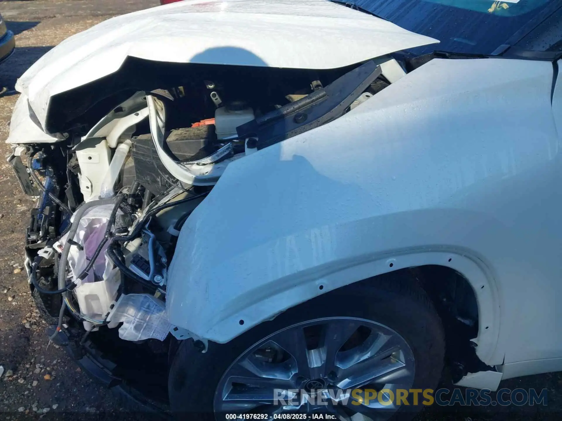 17 fotografías del automóvil dañado 5TDKDRAH5PS005966 TOYOTA HIGHLANDER 2023