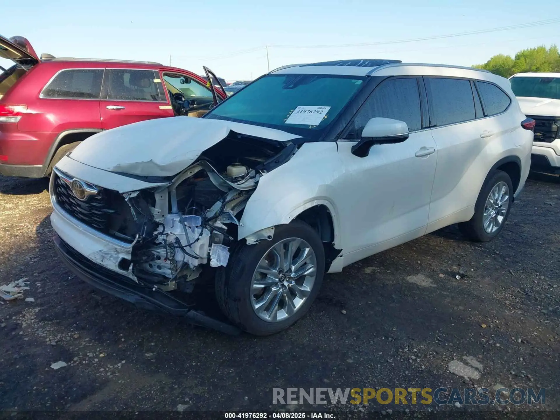 2 fotografías del automóvil dañado 5TDKDRAH5PS005966 TOYOTA HIGHLANDER 2023
