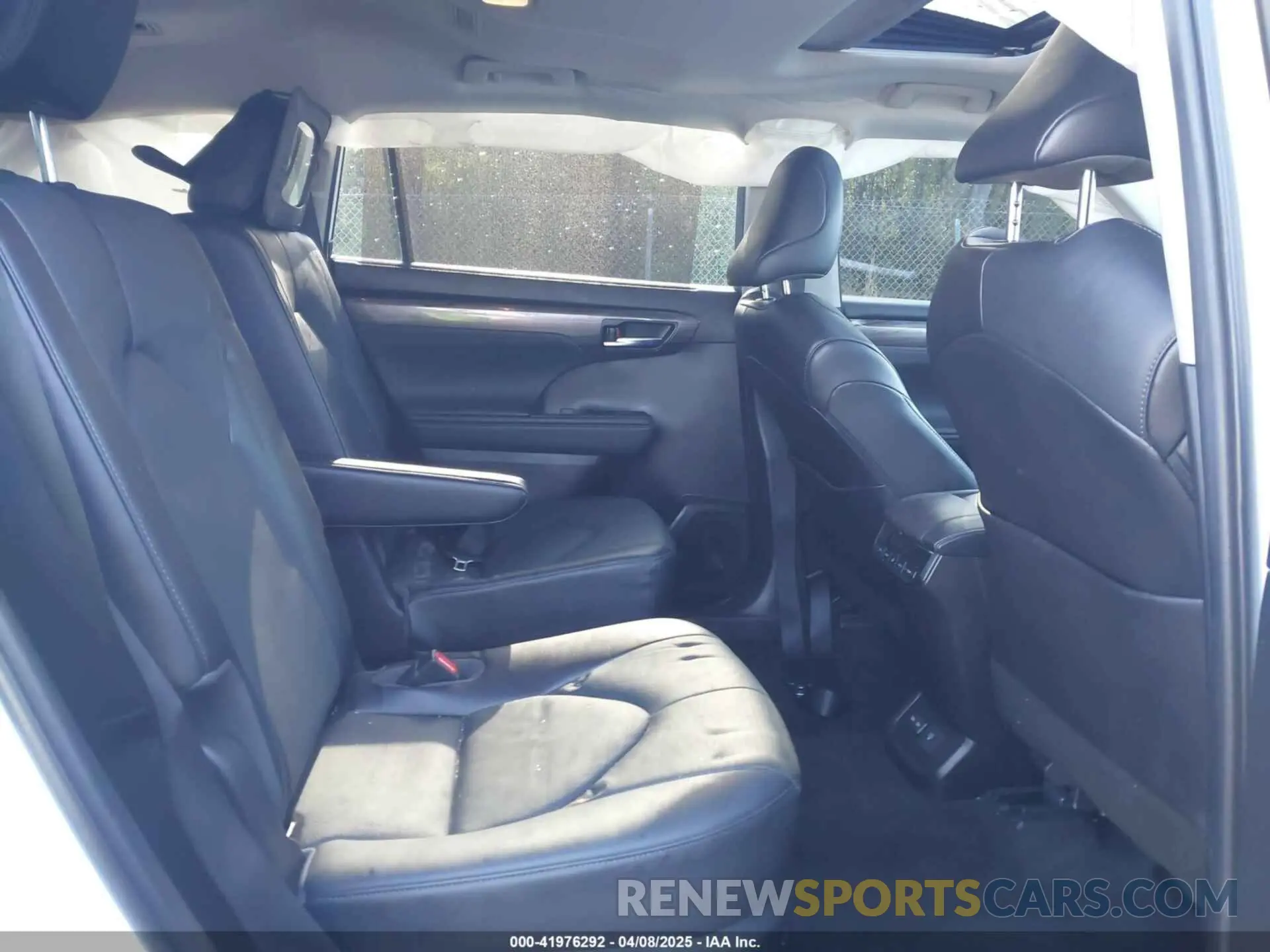 8 fotografías del automóvil dañado 5TDKDRAH5PS005966 TOYOTA HIGHLANDER 2023