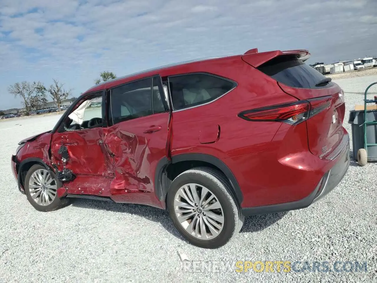 2 fotografías del automóvil dañado 5TDKDRAH5PS038630 TOYOTA HIGHLANDER 2023