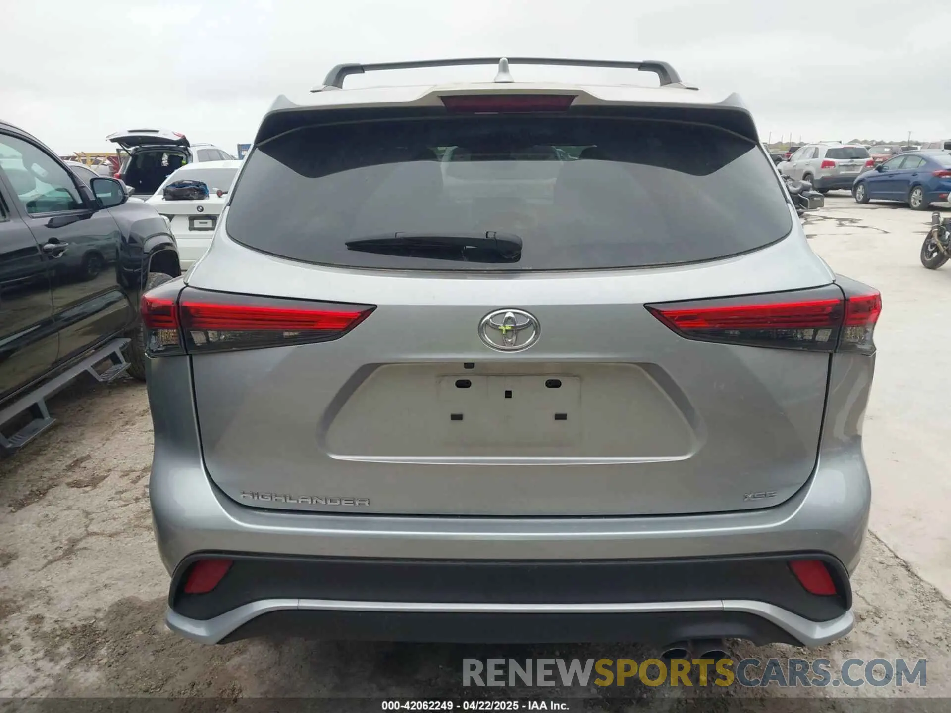 16 fotografías del automóvil dañado 5TDKDRAH5PS527304 TOYOTA HIGHLANDER 2023