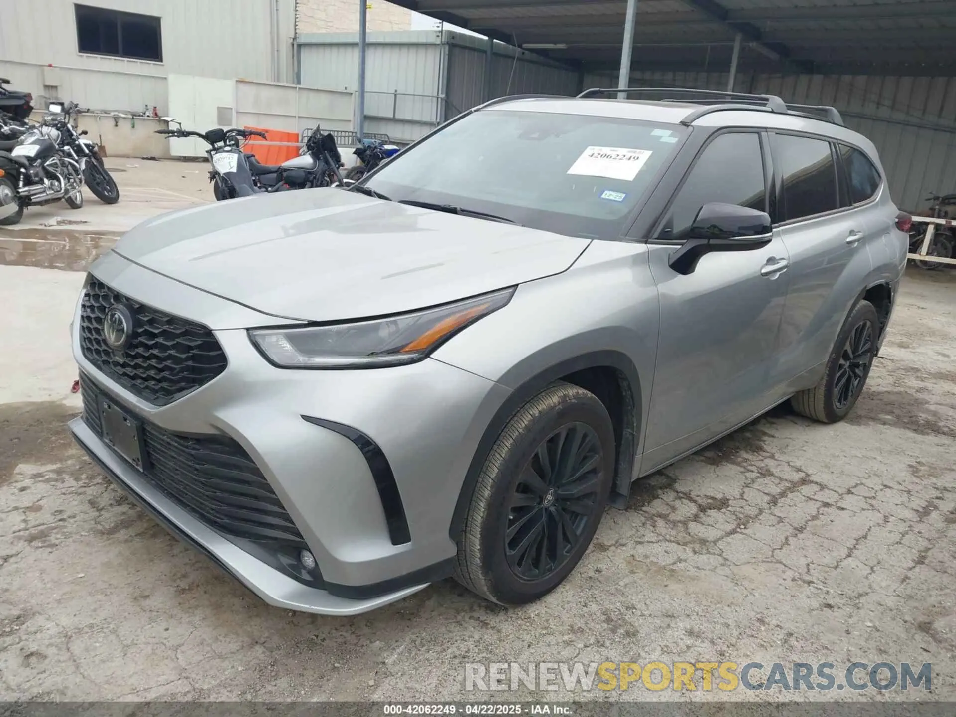 2 fotografías del automóvil dañado 5TDKDRAH5PS527304 TOYOTA HIGHLANDER 2023
