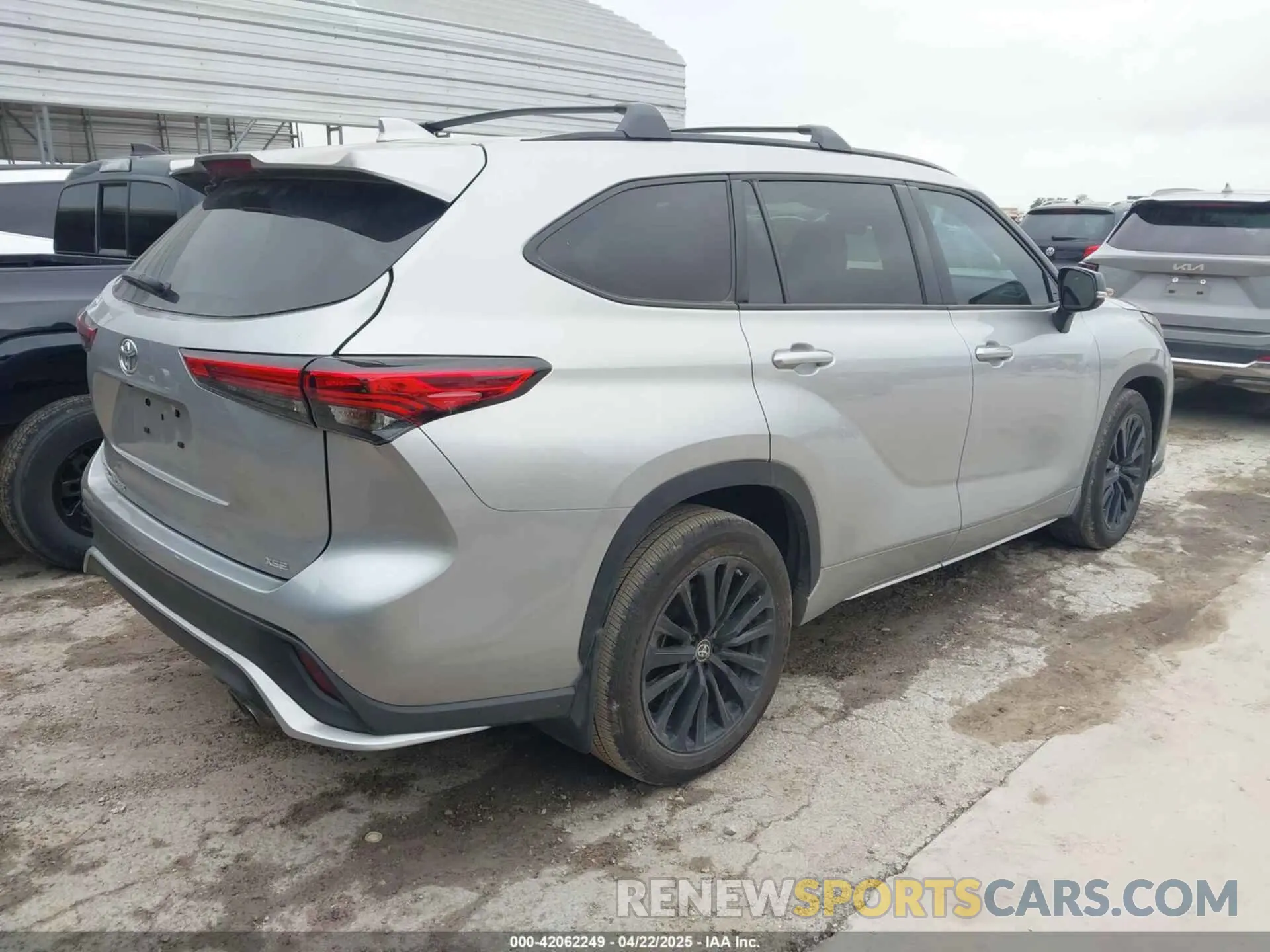 4 fotografías del automóvil dañado 5TDKDRAH5PS527304 TOYOTA HIGHLANDER 2023