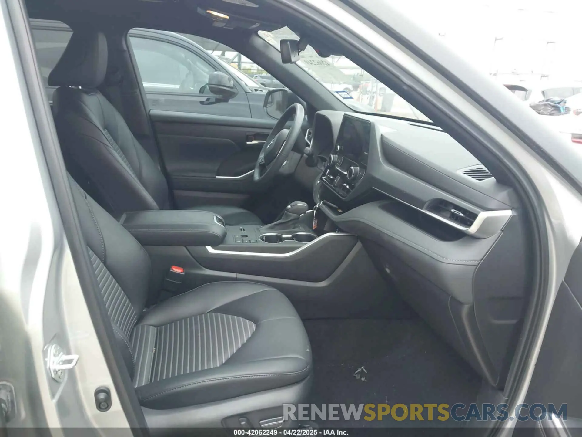 5 fotografías del automóvil dañado 5TDKDRAH5PS527304 TOYOTA HIGHLANDER 2023
