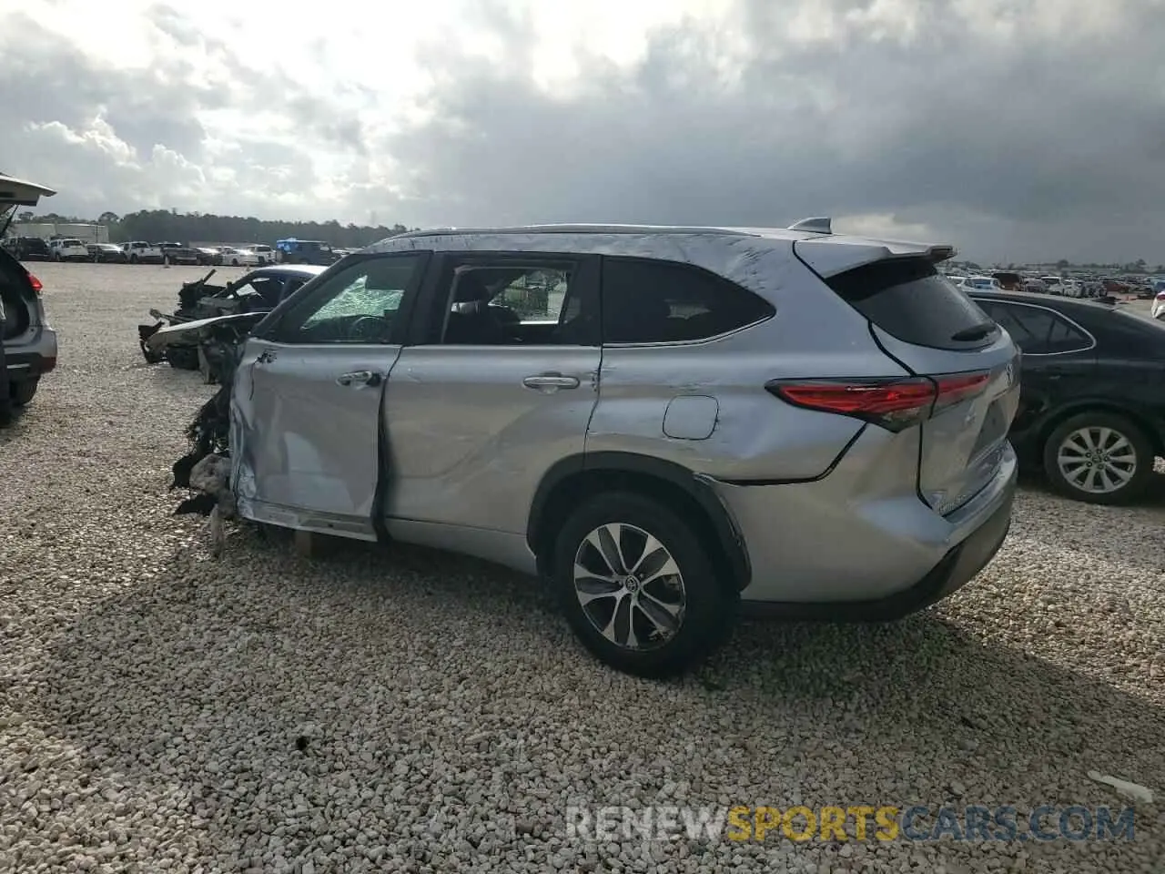 2 fotografías del automóvil dañado 5TDKDRAH6PS005040 TOYOTA HIGHLANDER 2023