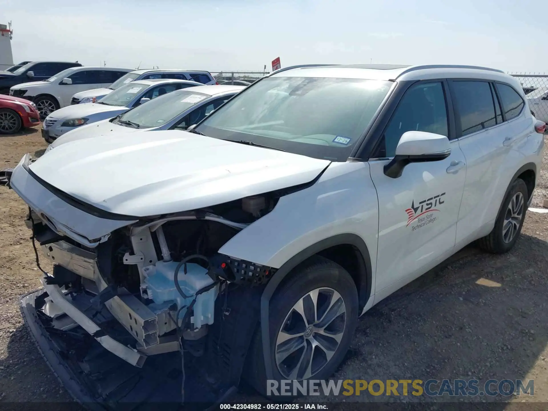 2 fotografías del automóvil dañado 5TDKDRAH6PS007743 TOYOTA HIGHLANDER 2023