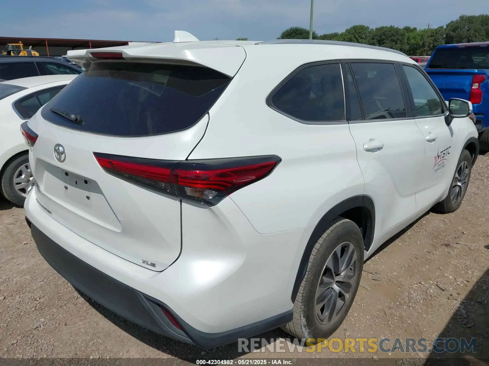4 fotografías del automóvil dañado 5TDKDRAH6PS007743 TOYOTA HIGHLANDER 2023