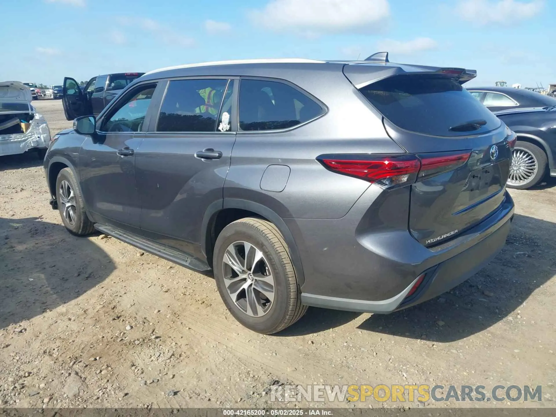 3 fotografías del automóvil dañado 5TDKDRAH6PS039527 TOYOTA HIGHLANDER 2023