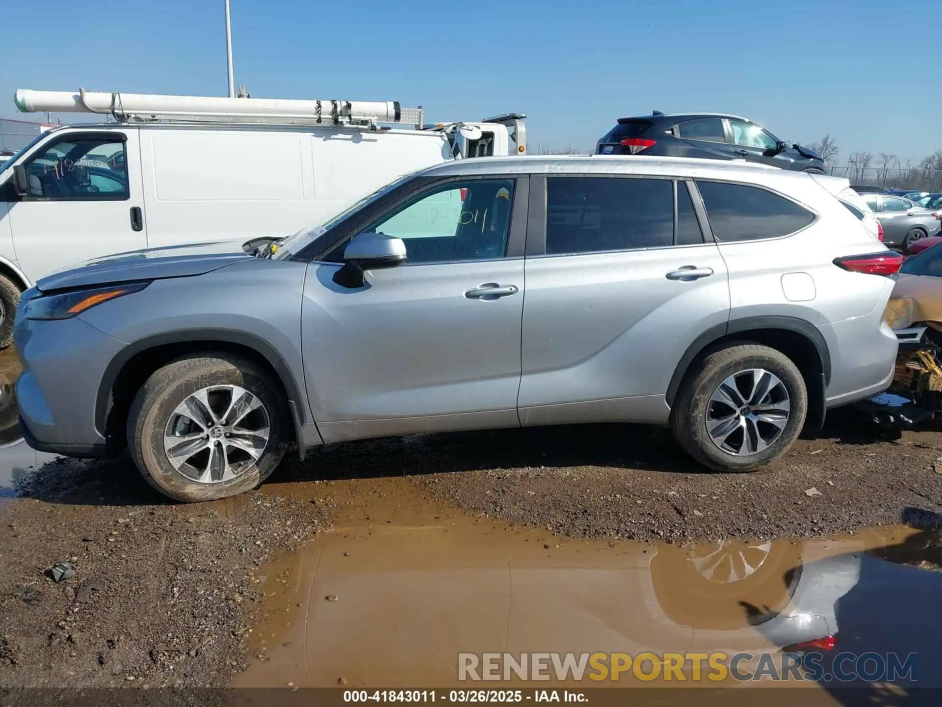 14 fotografías del automóvil dañado 5TDKDRAH6PS526744 TOYOTA HIGHLANDER 2023