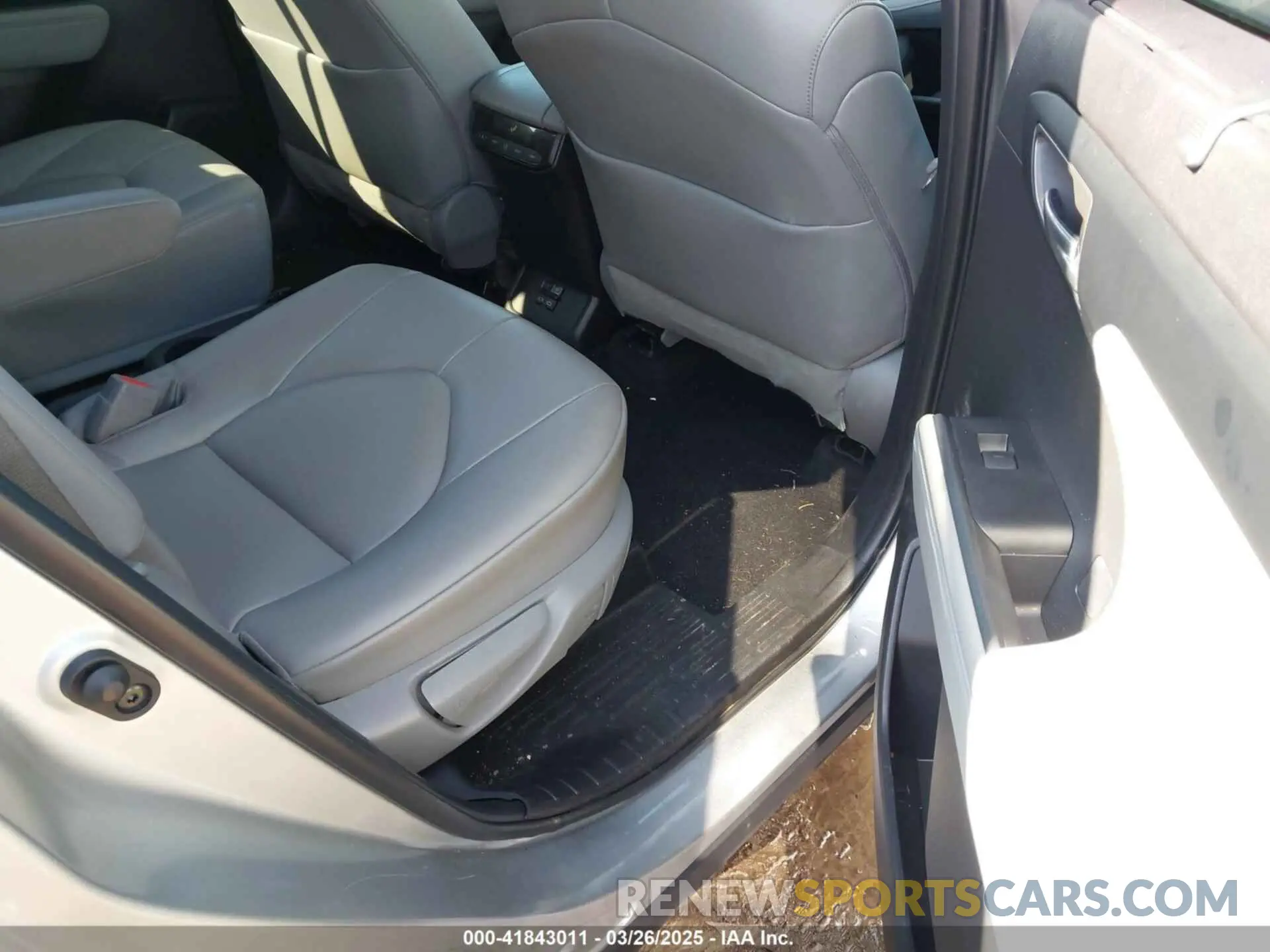 8 fotografías del automóvil dañado 5TDKDRAH6PS526744 TOYOTA HIGHLANDER 2023