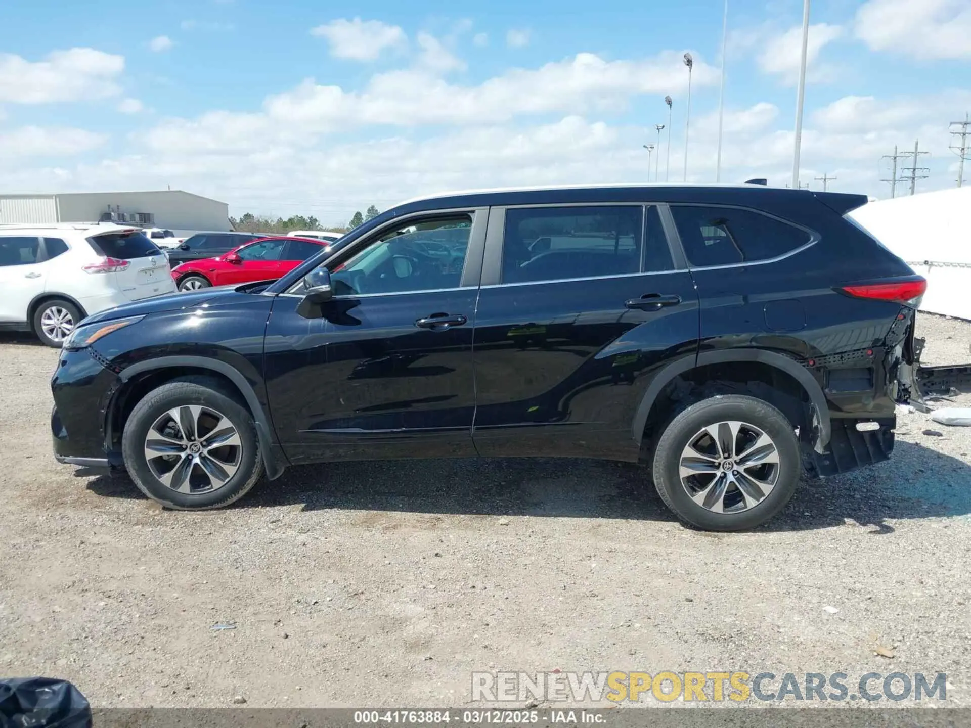 15 fotografías del automóvil dañado 5TDKDRAH7PS003300 TOYOTA HIGHLANDER 2023