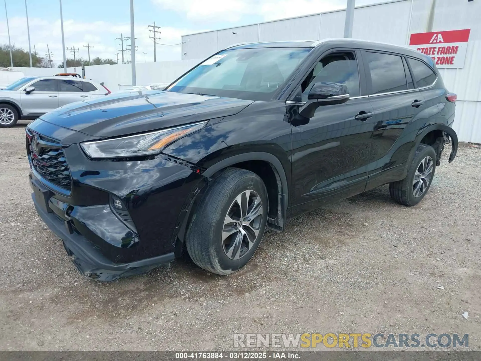 2 fotografías del automóvil dañado 5TDKDRAH7PS003300 TOYOTA HIGHLANDER 2023