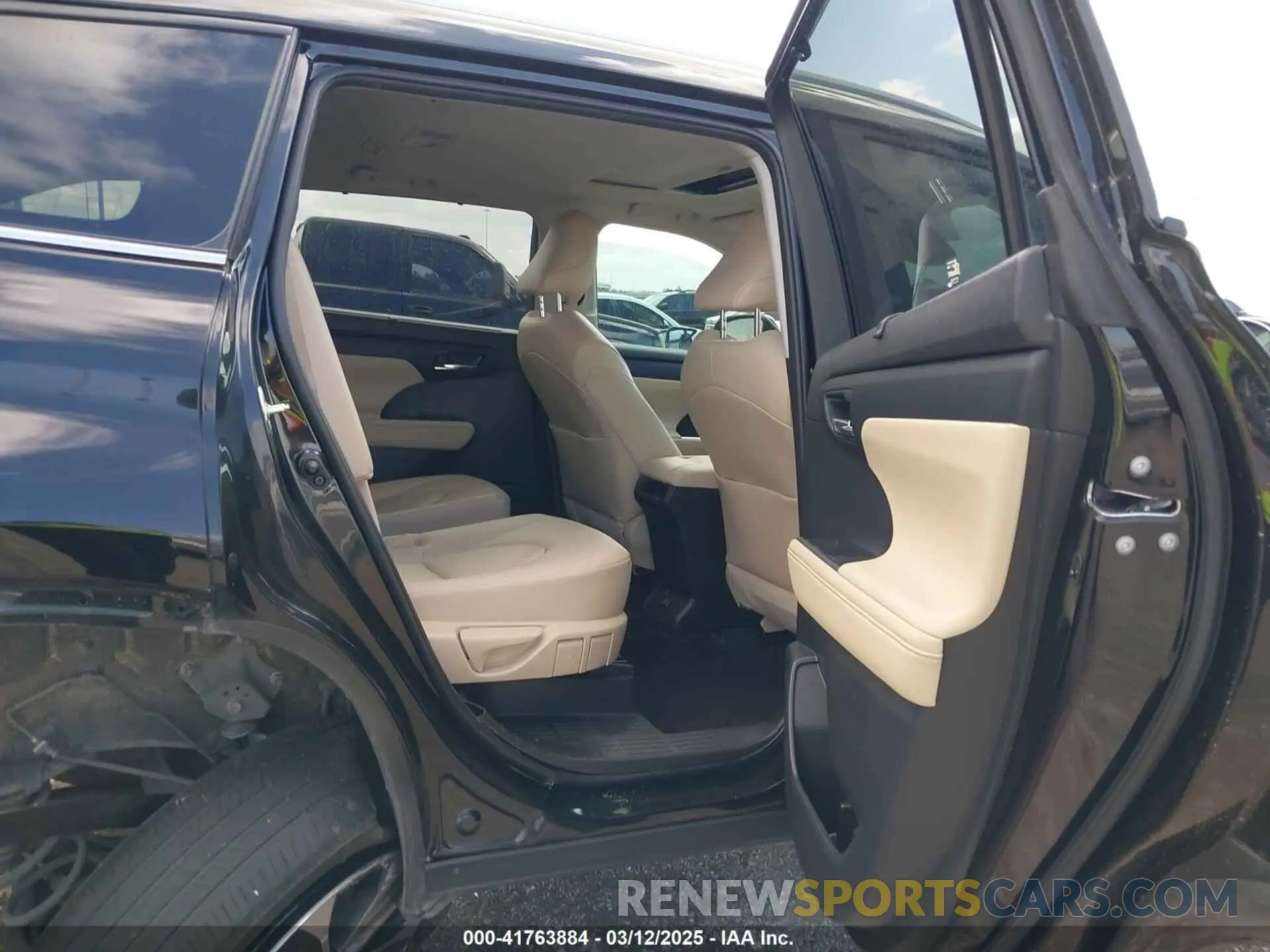 8 fotografías del automóvil dañado 5TDKDRAH7PS003300 TOYOTA HIGHLANDER 2023