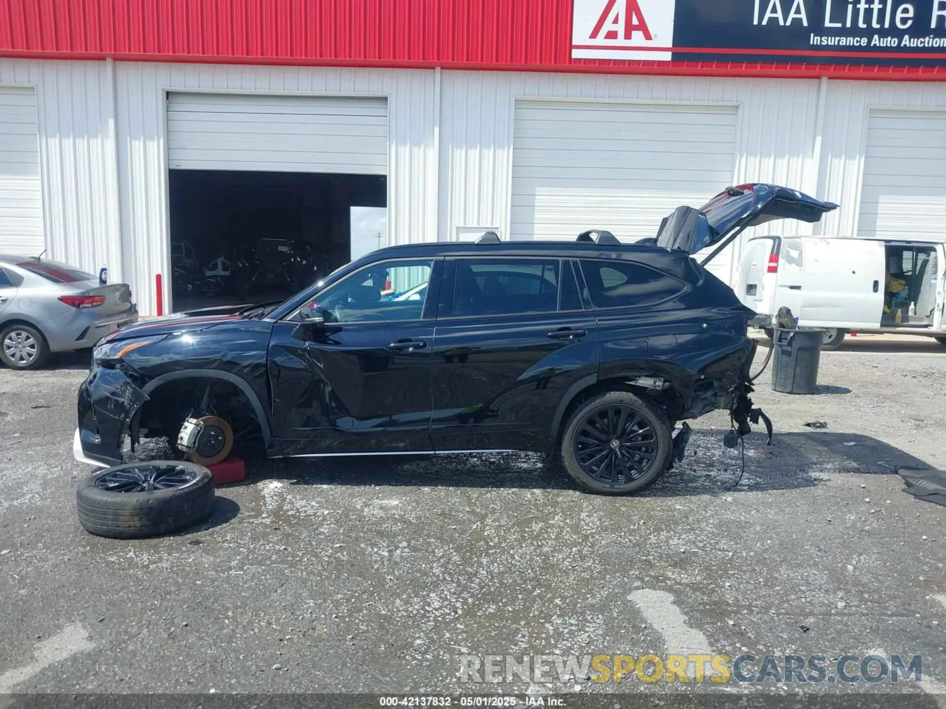 14 fotografías del automóvil dañado 5TDKDRAH7PS020856 TOYOTA HIGHLANDER 2023