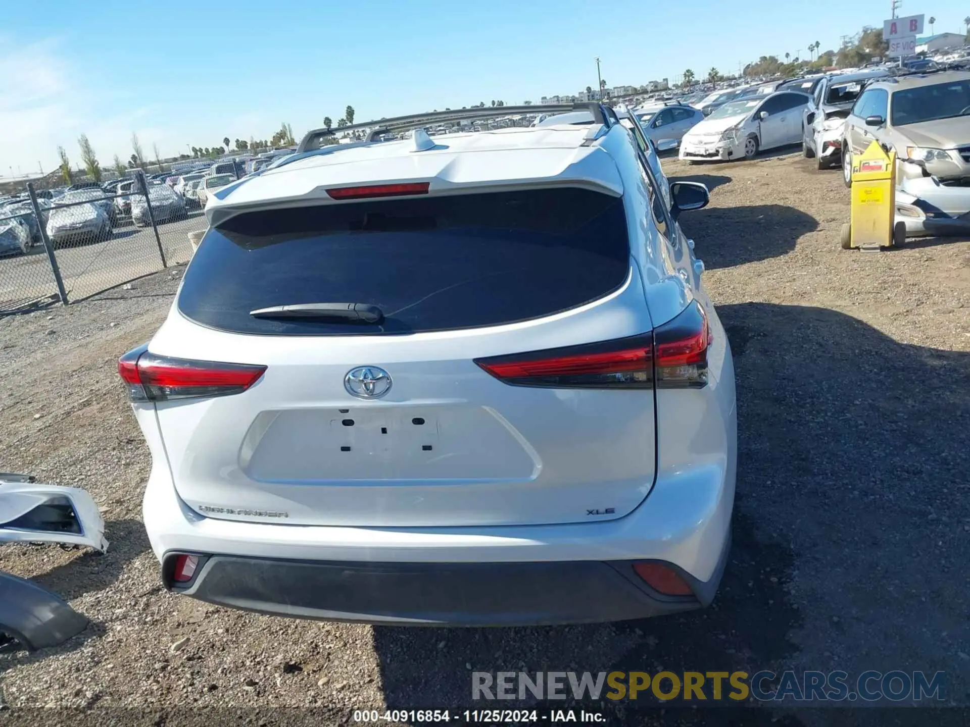 15 fotografías del automóvil dañado 5TDKDRAH7PS035681 TOYOTA HIGHLANDER 2023