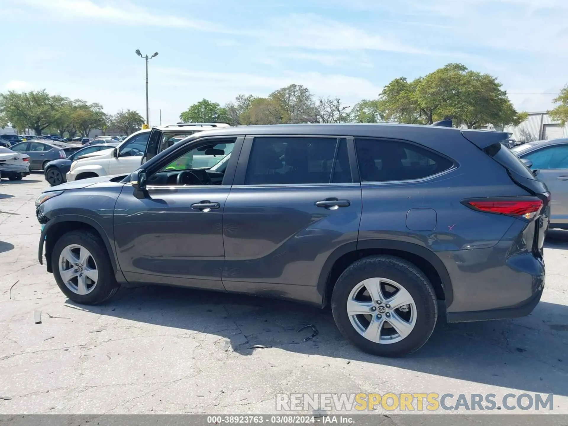 15 fotografías del automóvil dañado 5TDKDRAH7PS046647 TOYOTA HIGHLANDER 2023