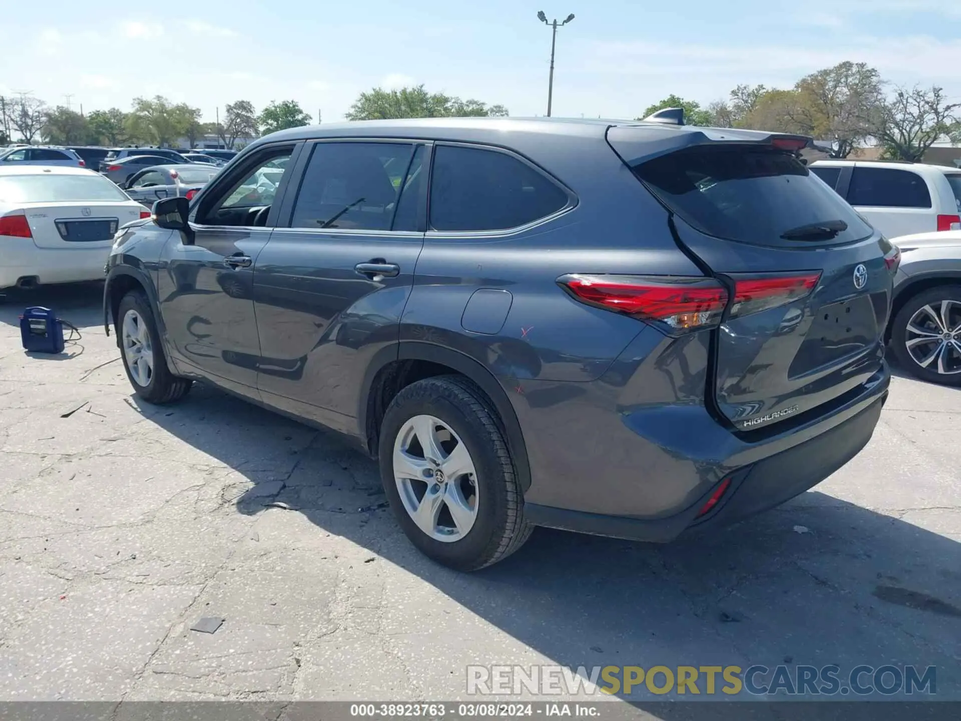 3 fotografías del automóvil dañado 5TDKDRAH7PS046647 TOYOTA HIGHLANDER 2023