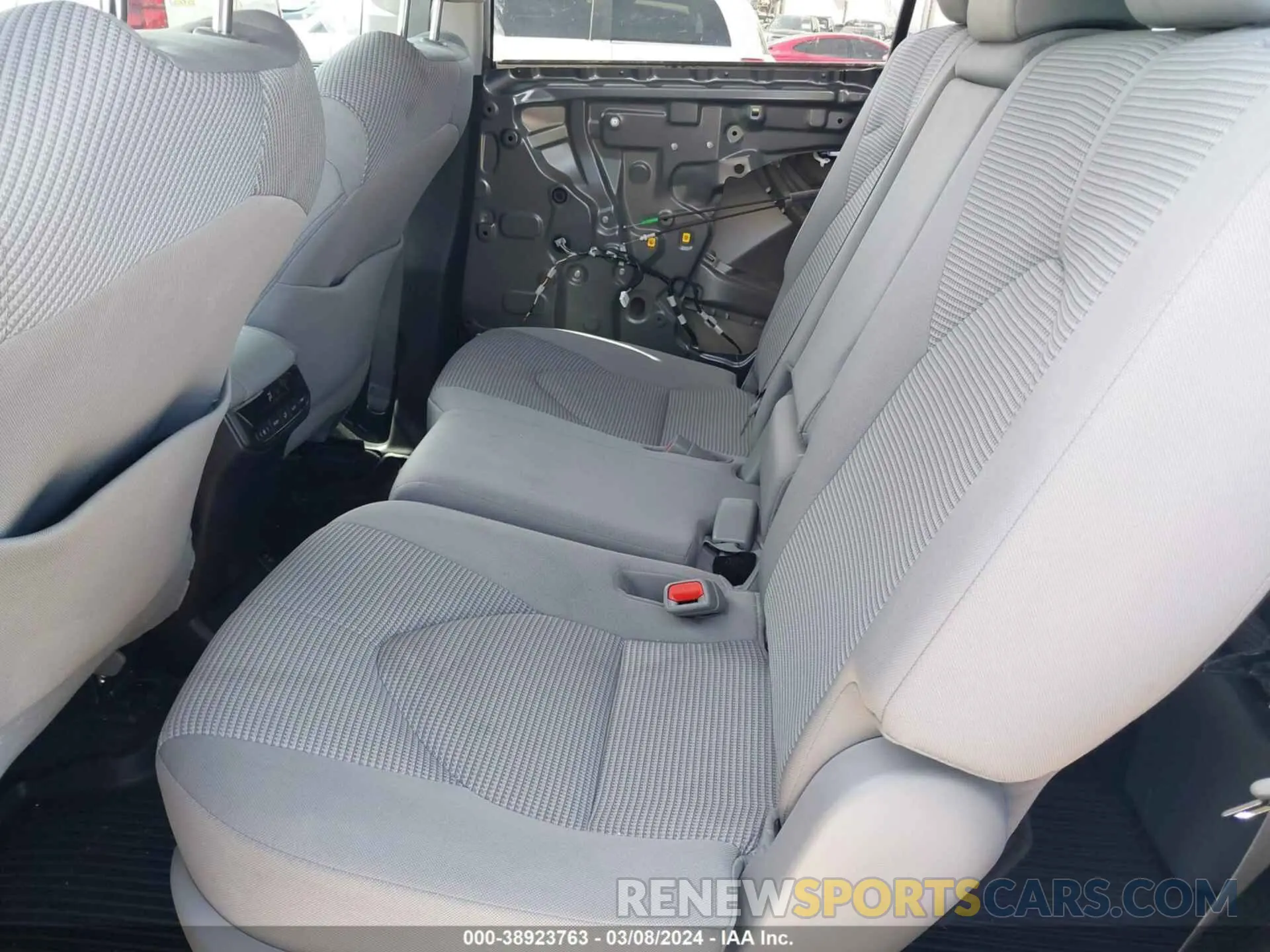 8 fotografías del automóvil dañado 5TDKDRAH7PS046647 TOYOTA HIGHLANDER 2023