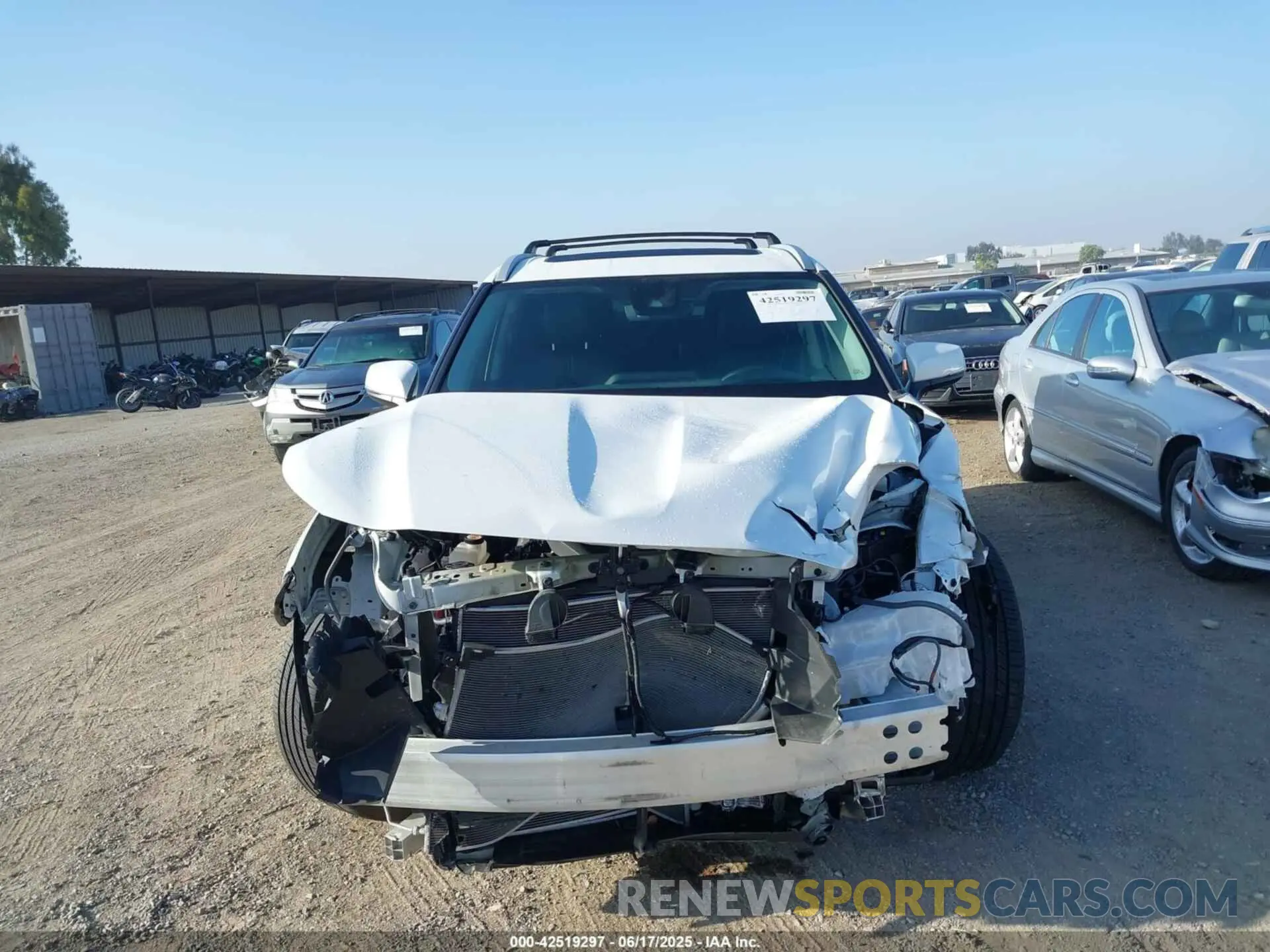 13 fotografías del automóvil dañado 5TDKDRAH7PS519611 TOYOTA HIGHLANDER 2023