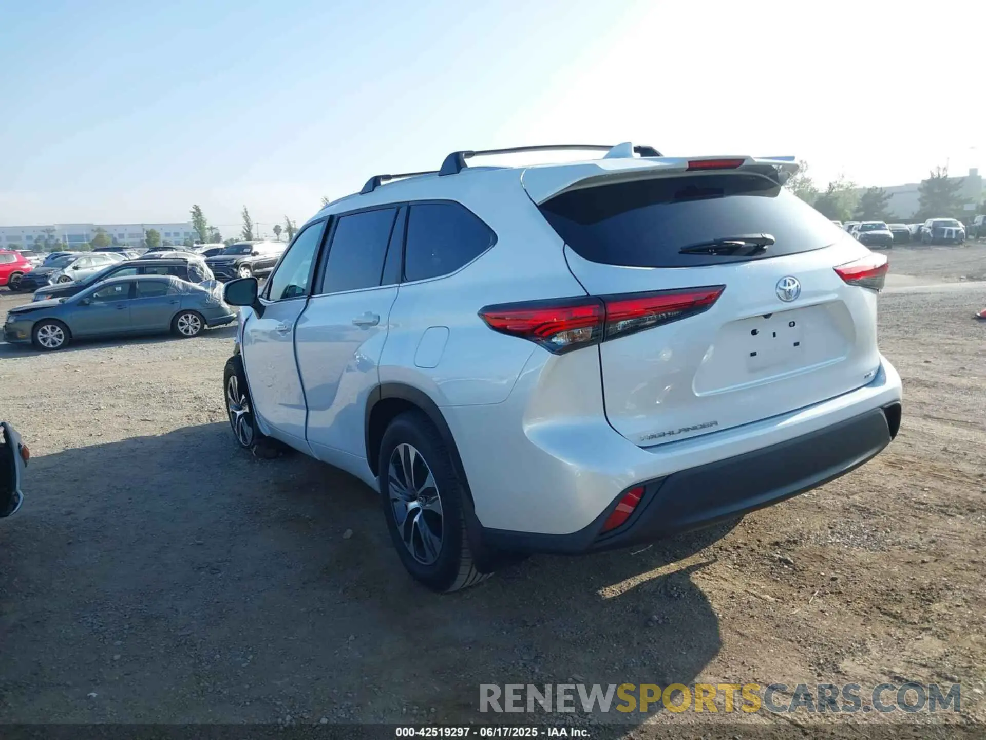 3 fotografías del automóvil dañado 5TDKDRAH7PS519611 TOYOTA HIGHLANDER 2023