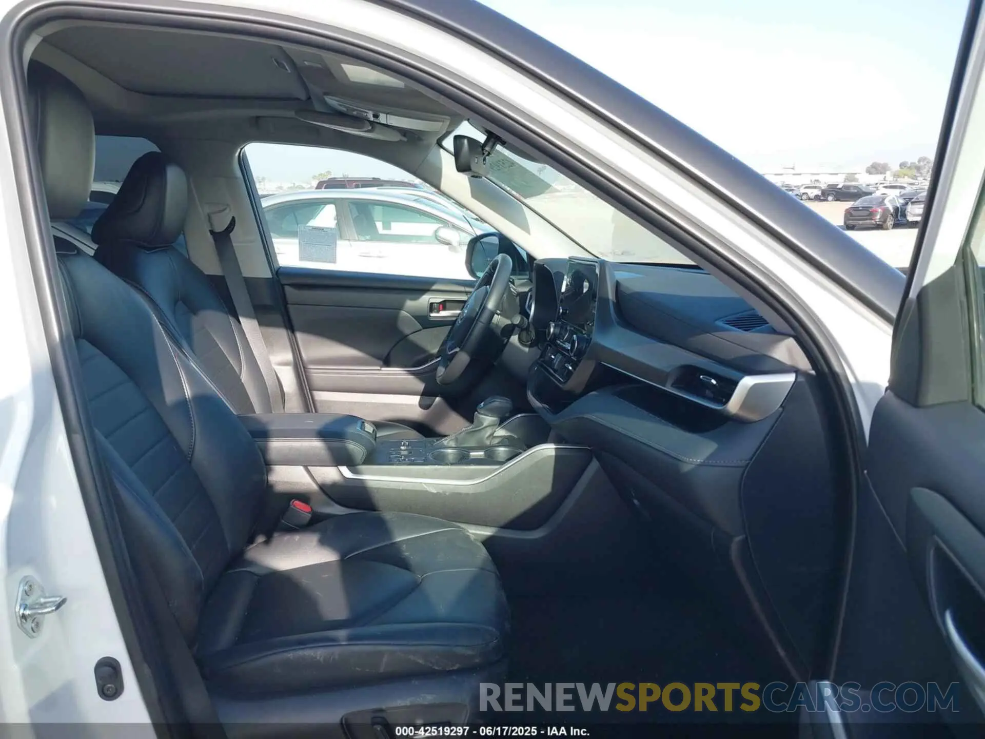 5 fotografías del automóvil dañado 5TDKDRAH7PS519611 TOYOTA HIGHLANDER 2023