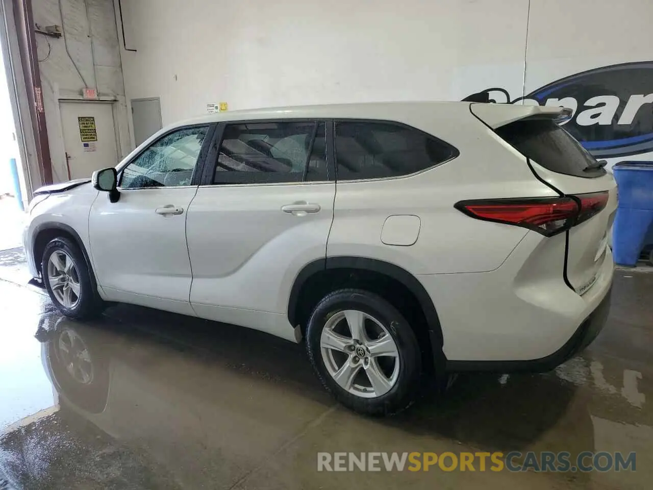 2 fotografías del automóvil dañado 5TDKDRAH7PS520774 TOYOTA HIGHLANDER 2023
