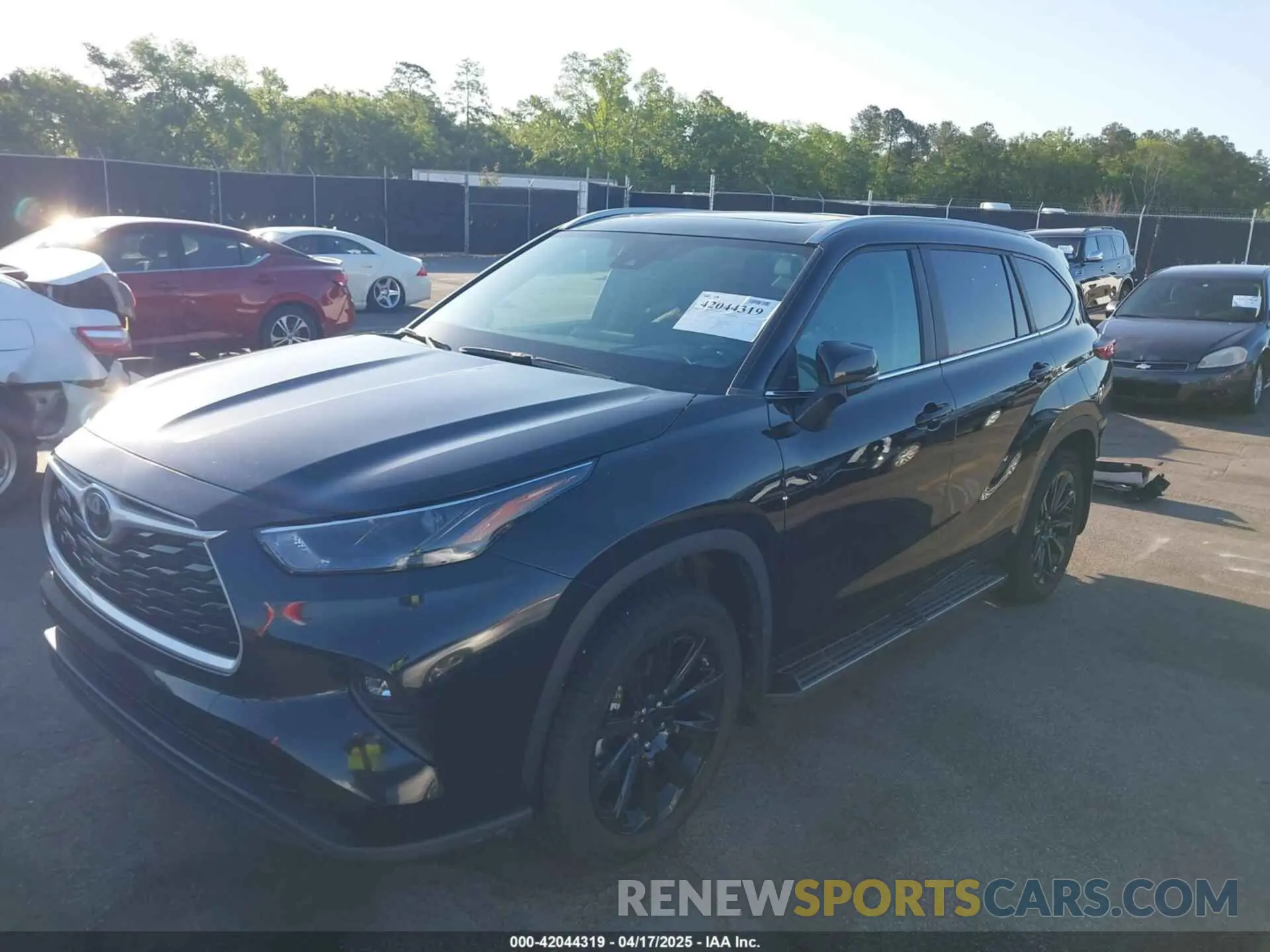 2 fotografías del automóvil dañado 5TDKDRAH7PS525179 TOYOTA HIGHLANDER 2023