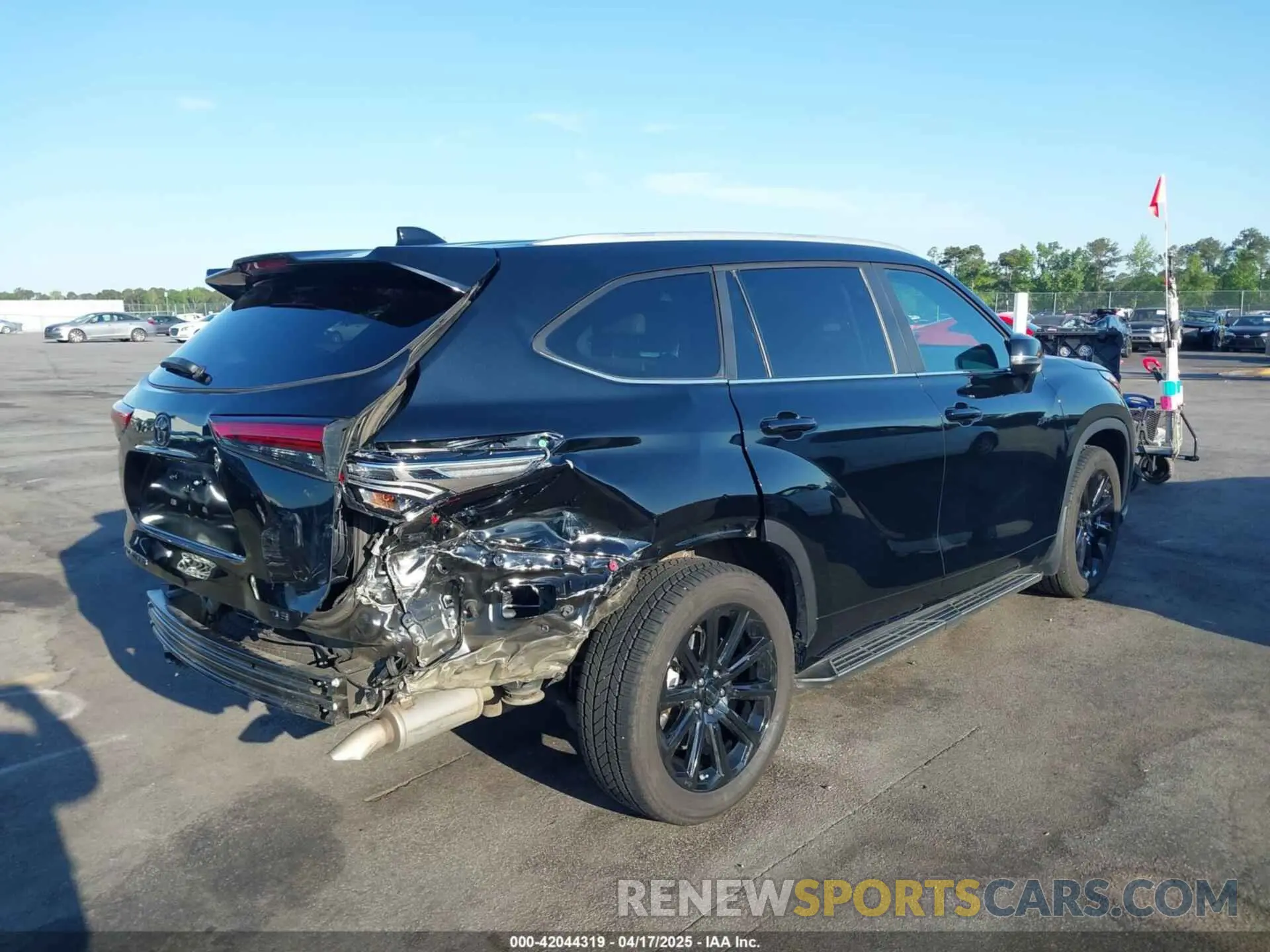 4 fotografías del automóvil dañado 5TDKDRAH7PS525179 TOYOTA HIGHLANDER 2023