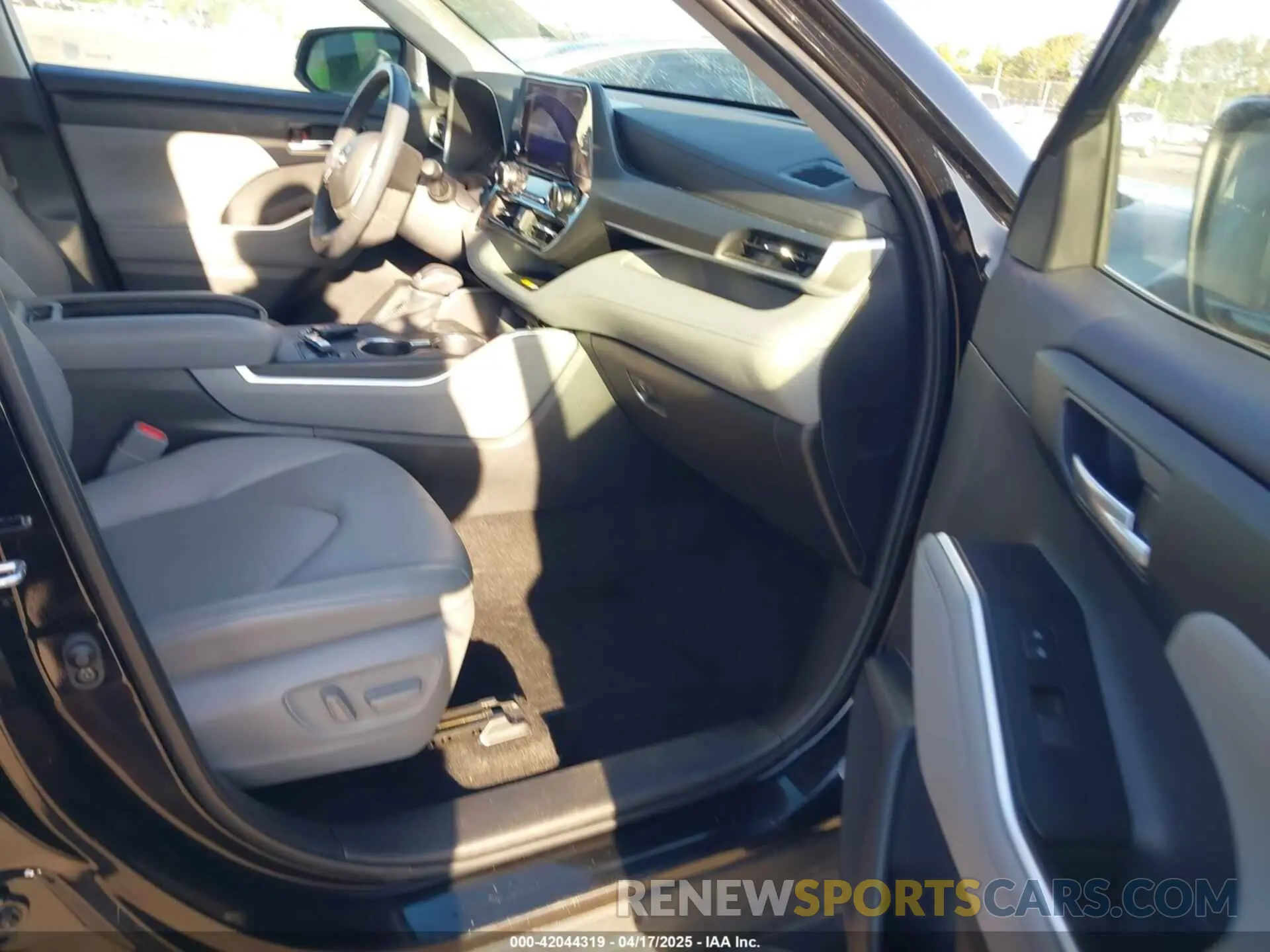 5 fotografías del automóvil dañado 5TDKDRAH7PS525179 TOYOTA HIGHLANDER 2023