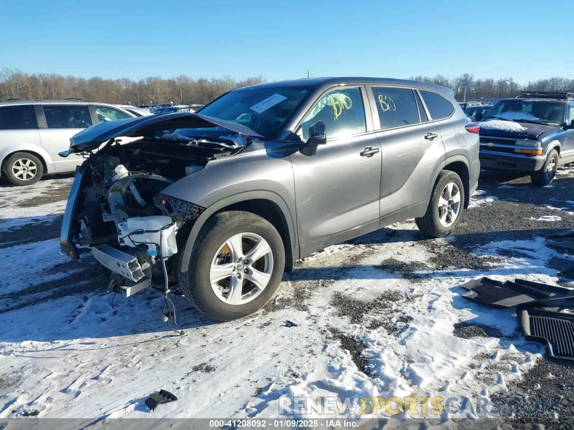 2 fotografías del automóvil dañado 5TDKDRAH7PS526400 TOYOTA HIGHLANDER 2023