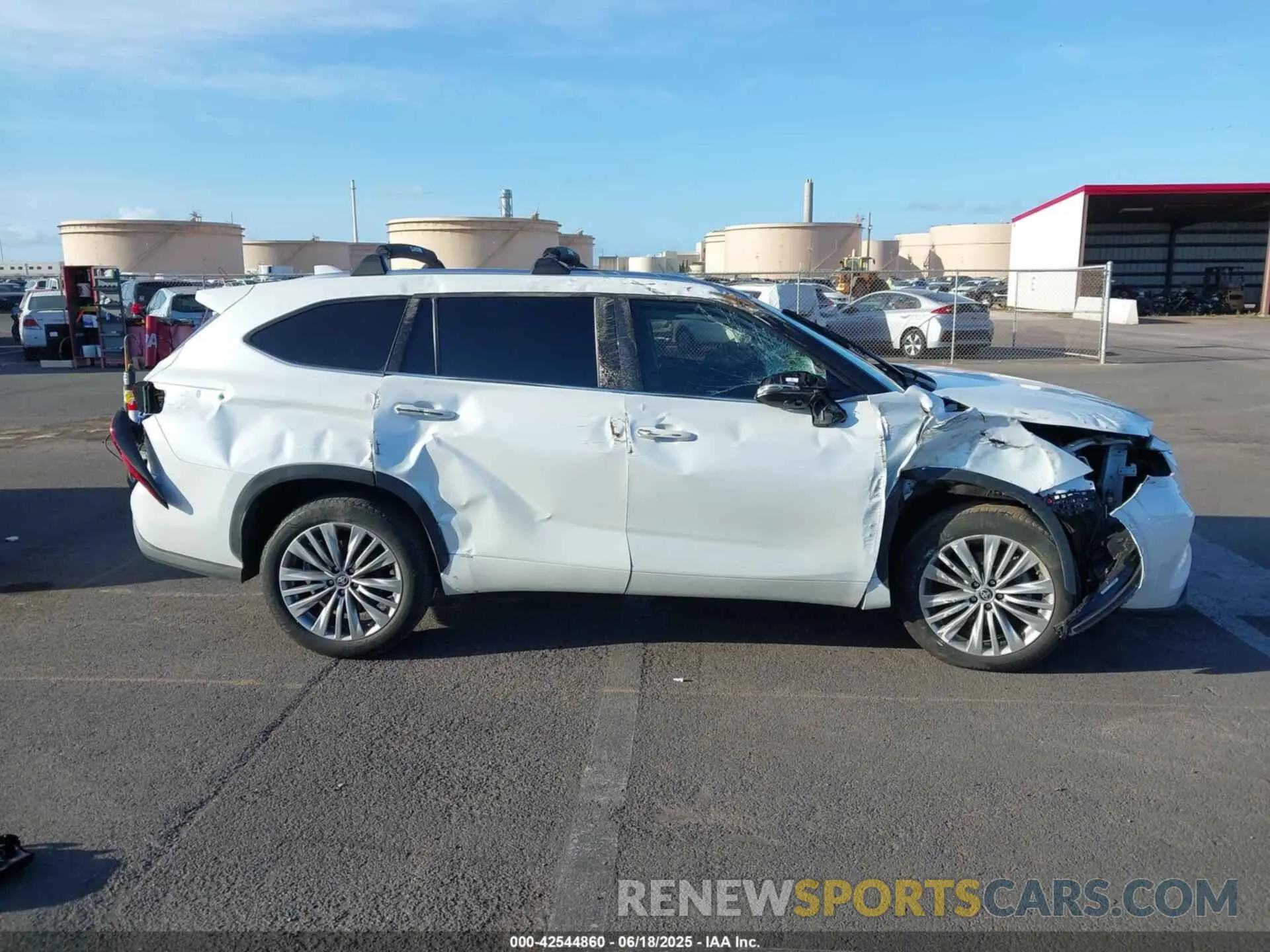 13 fotografías del automóvil dañado 5TDKDRAH8PS009638 TOYOTA HIGHLANDER 2023