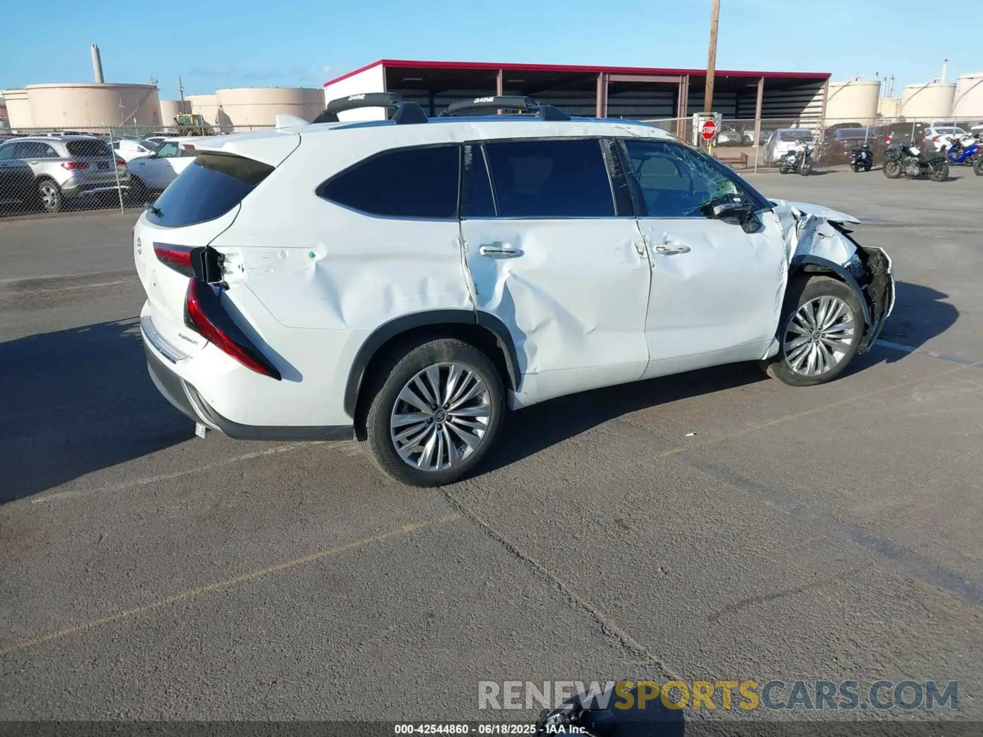 4 fotografías del automóvil dañado 5TDKDRAH8PS009638 TOYOTA HIGHLANDER 2023