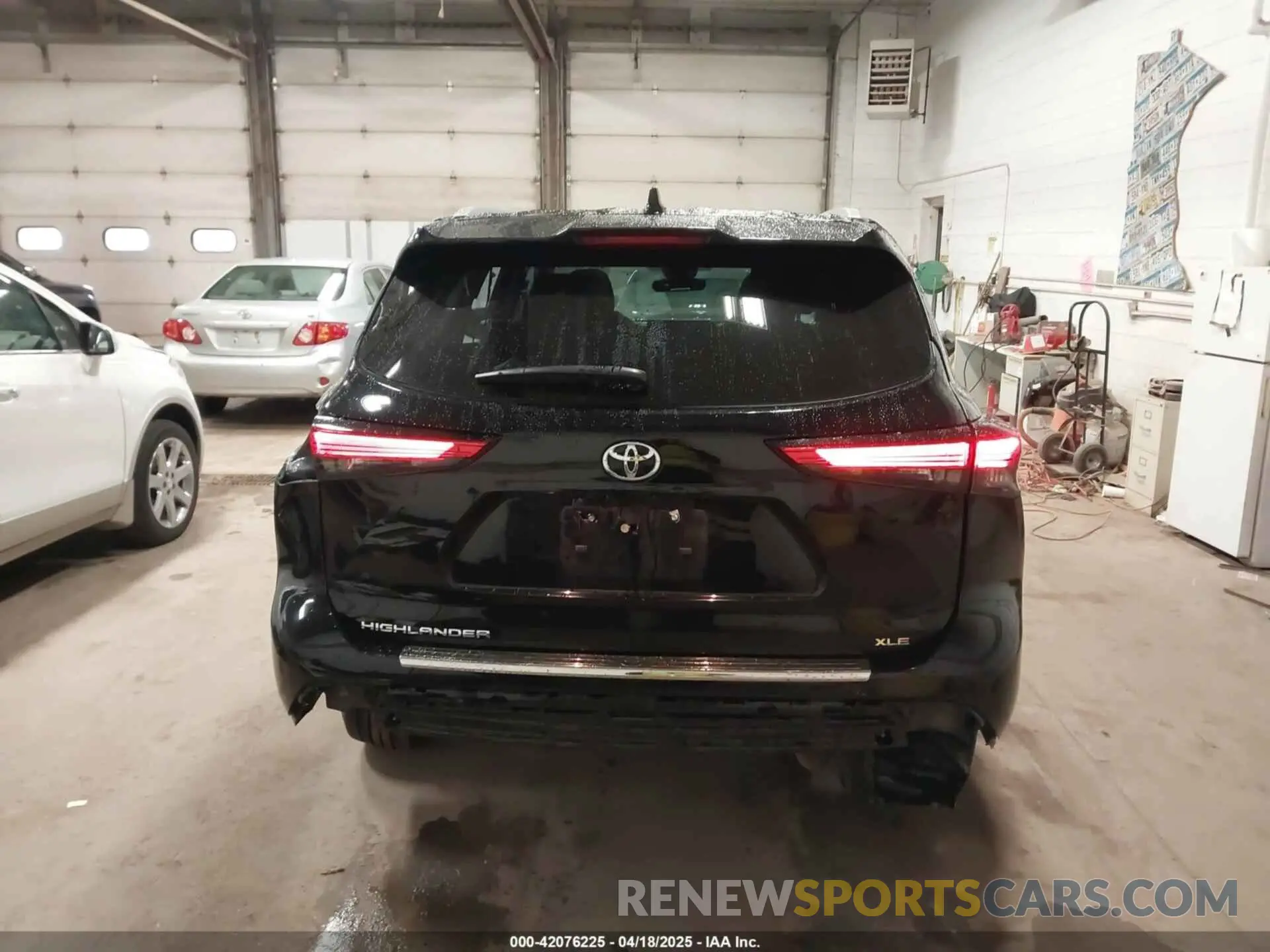 17 fotografías del automóvil dañado 5TDKDRAH8PS020610 TOYOTA HIGHLANDER 2023