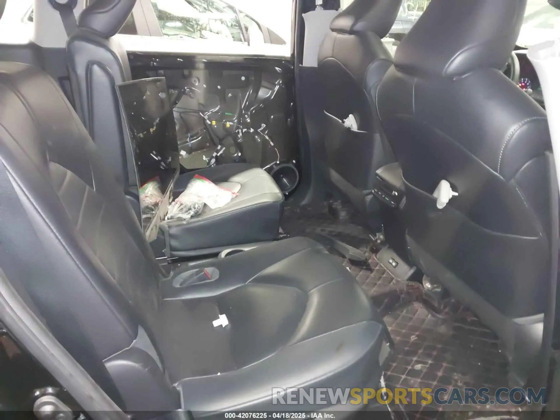 8 fotografías del automóvil dañado 5TDKDRAH8PS020610 TOYOTA HIGHLANDER 2023