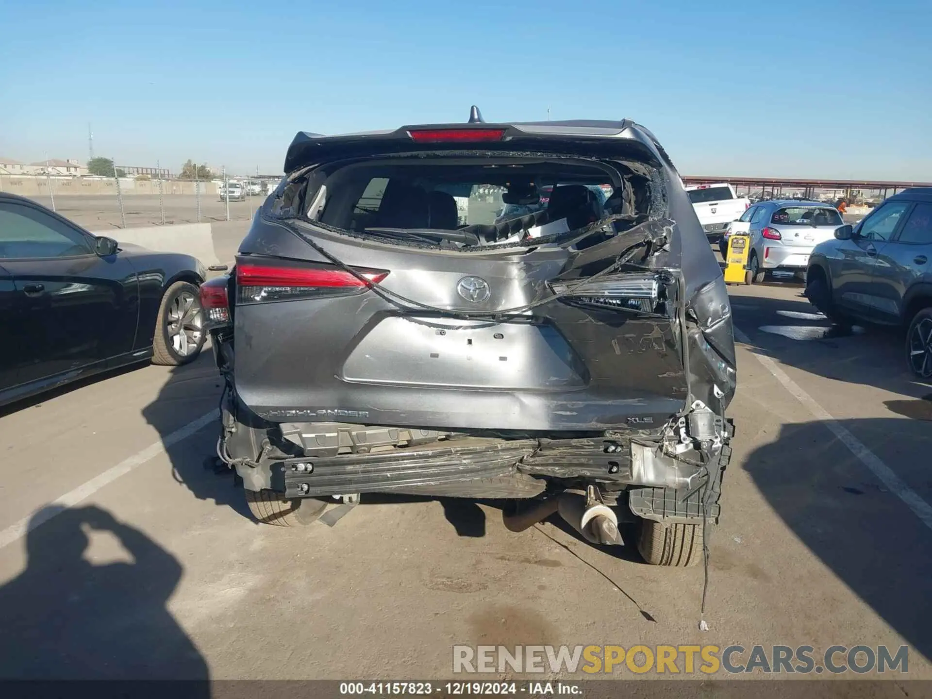 17 fotografías del automóvil dañado 5TDKDRAH9PS000091 TOYOTA HIGHLANDER 2023